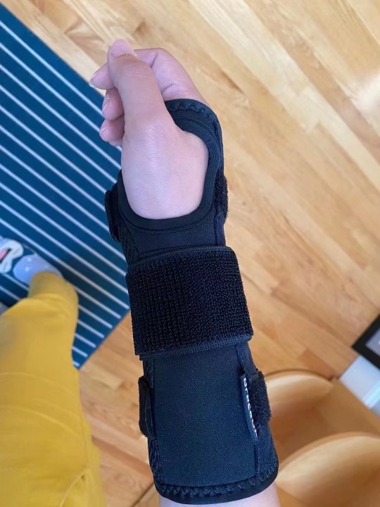 BraceUP Carpal Tunnel Wrist Brace - Metal Wrist Splint for Hand and Wrist Support, Tendonitis Arthritis Pain Relief customer photo 1