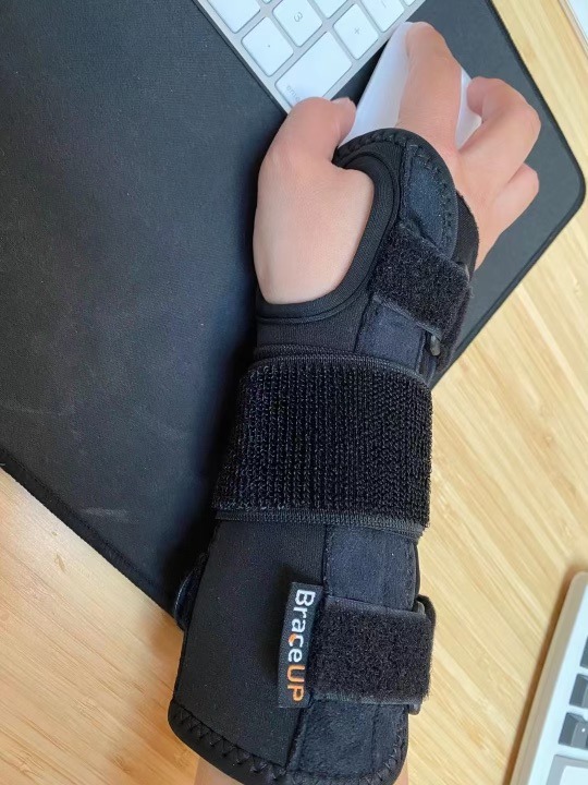 BraceUP Carpal Tunnel Wrist Brace - Metal Wrist Splint for Hand and Wrist Support, Tendonitis Arthritis Pain Relief customer photo 2