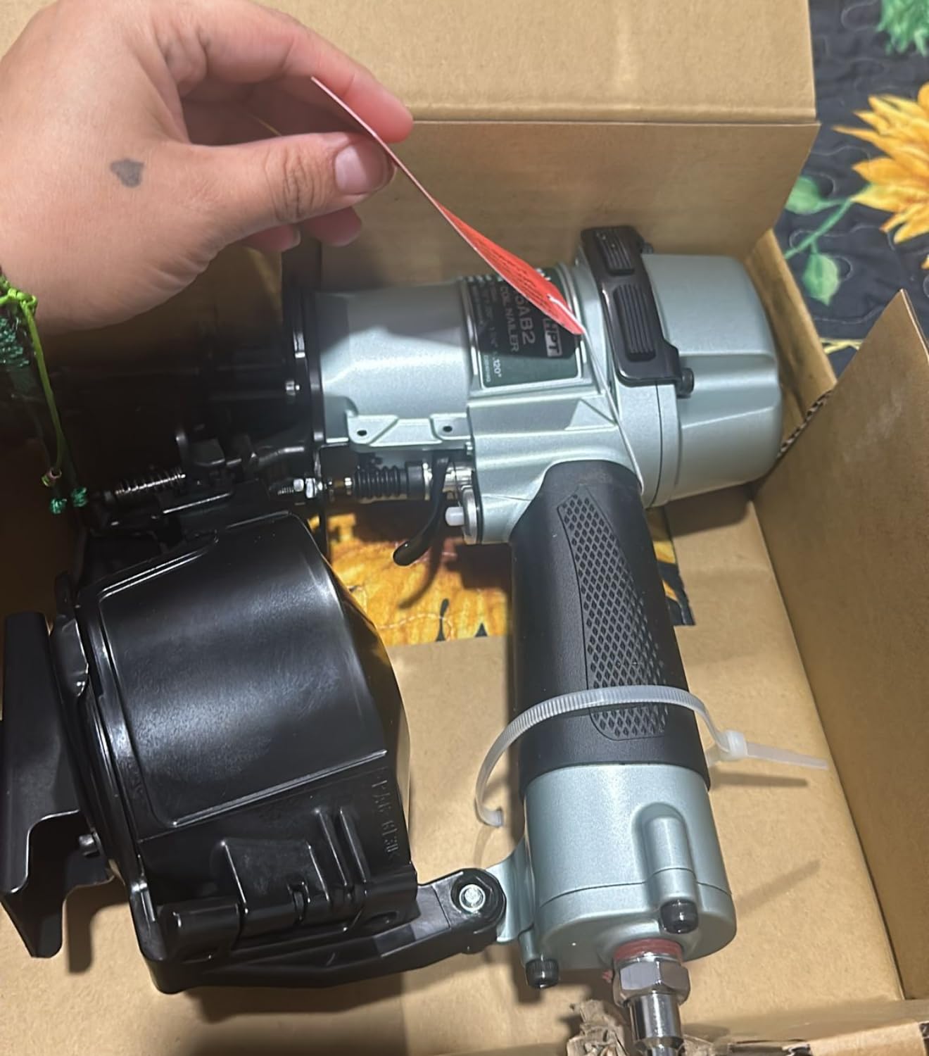 Metabo HPT Roofing Nailer, Pro-Preferred Pneumatic Power Nailer in Roofing Tools, Pneumatic Roofing Nailer for Asphalt Roofing Shingles, Nailer 16 Degree 7/8