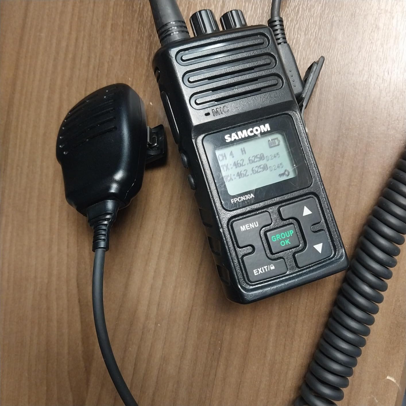 SAMCOM 5W High Power Two Way Radio, Heavy Duty Walkie Talkies for Adults Long Range with Earpieces, Professional UHF 2-Way Radio Rechargeable with 1500mAh Battery, 9 Packs customer photo 1