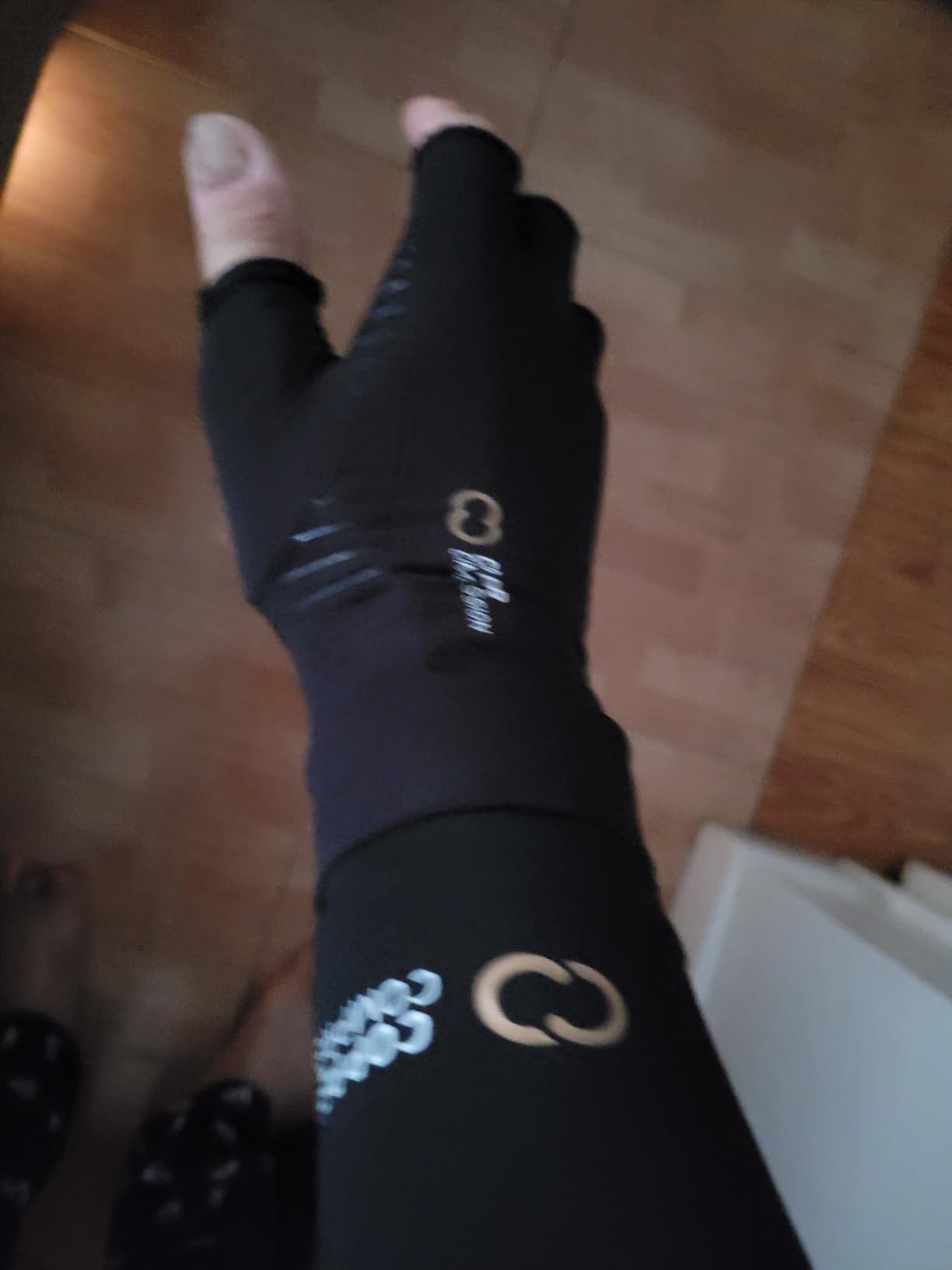 Copper Compression Arm Sleeve - Copper Infused Full Arm Brace for Forearm, Bicep, Triceps - Tennis Elbow, Basketball, Golf, Arthritis, Tendonitis, Bursitis, Post Surgery Rehab - Odor Resistant - Black - M customer photo 2