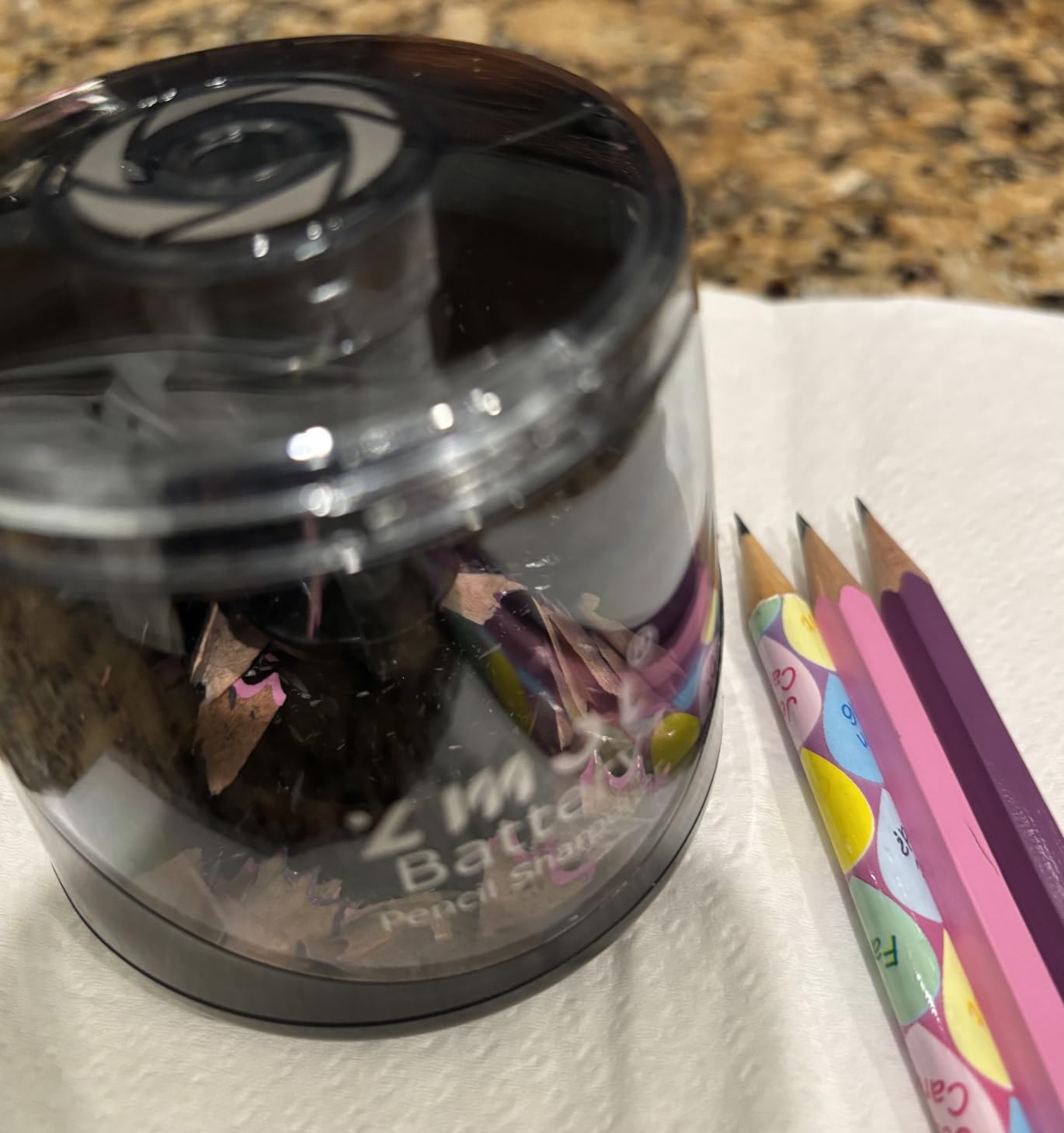 ZMOL Battery Powered Electric Pencil Sharpener,Small Battery Operated Colored Pencil Sharpeners Portable for Kids,Fast Sharpen, Suitable for No.2/Colored (6-8mm), School/Classroom/Office/Home Black customer photo 1