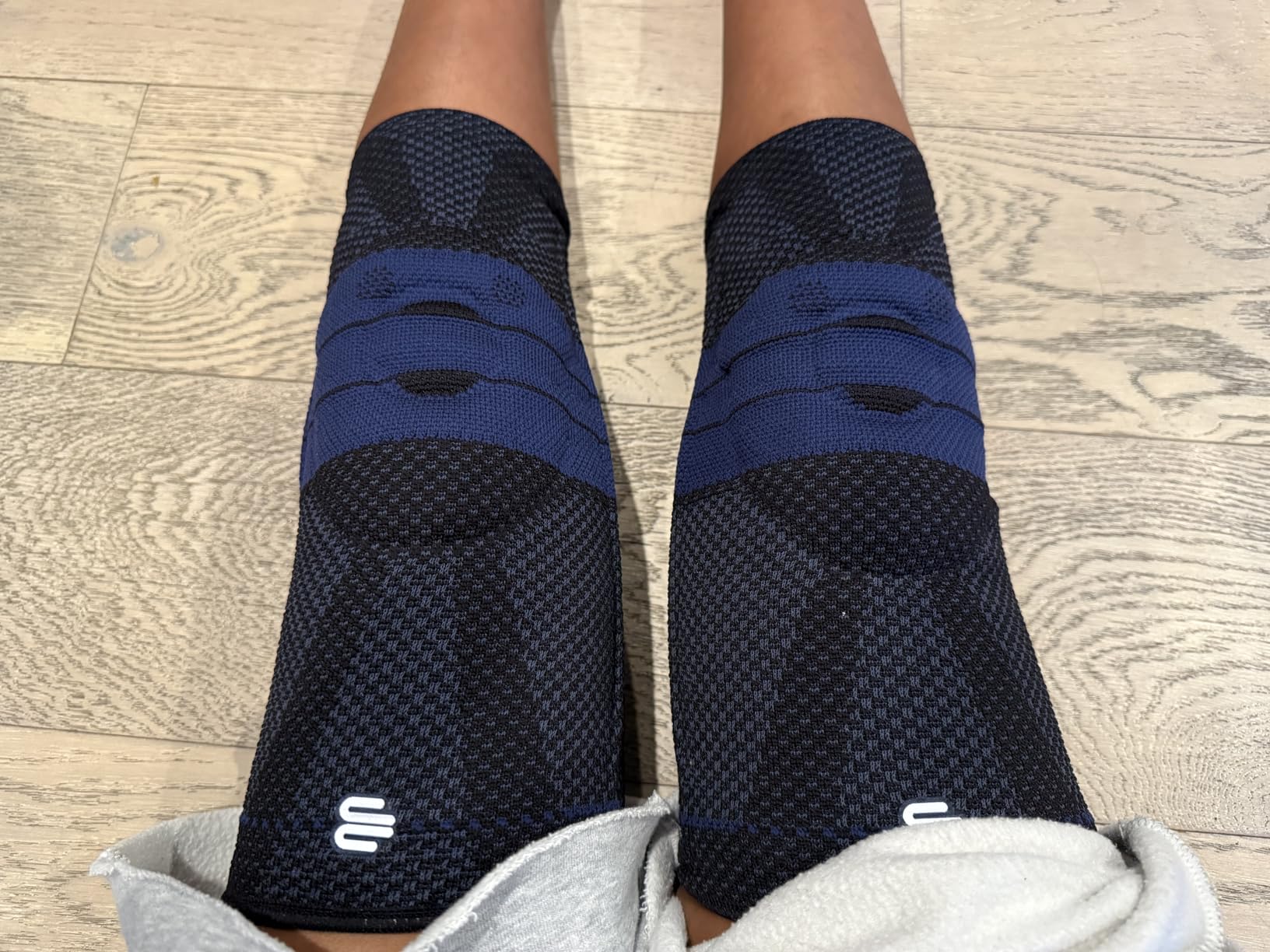 Bauerfeind GenuTrain Knee Brace - Targeted Support for Pain Relief and Stabilization of The Knee, Provides Relief of Weak, Swollen, and Injured Knees customer photo 2