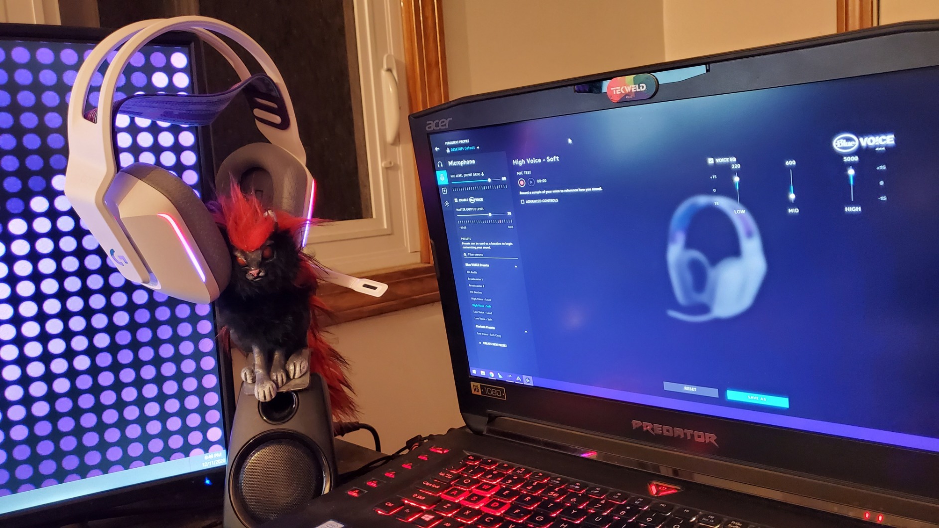 Logitech G733 Lightspeed Wireless Gaming Headset, Suspension Headband, Lightsync RGB, Blue VO!CE Mic, PRO-G Audio customer photo 1