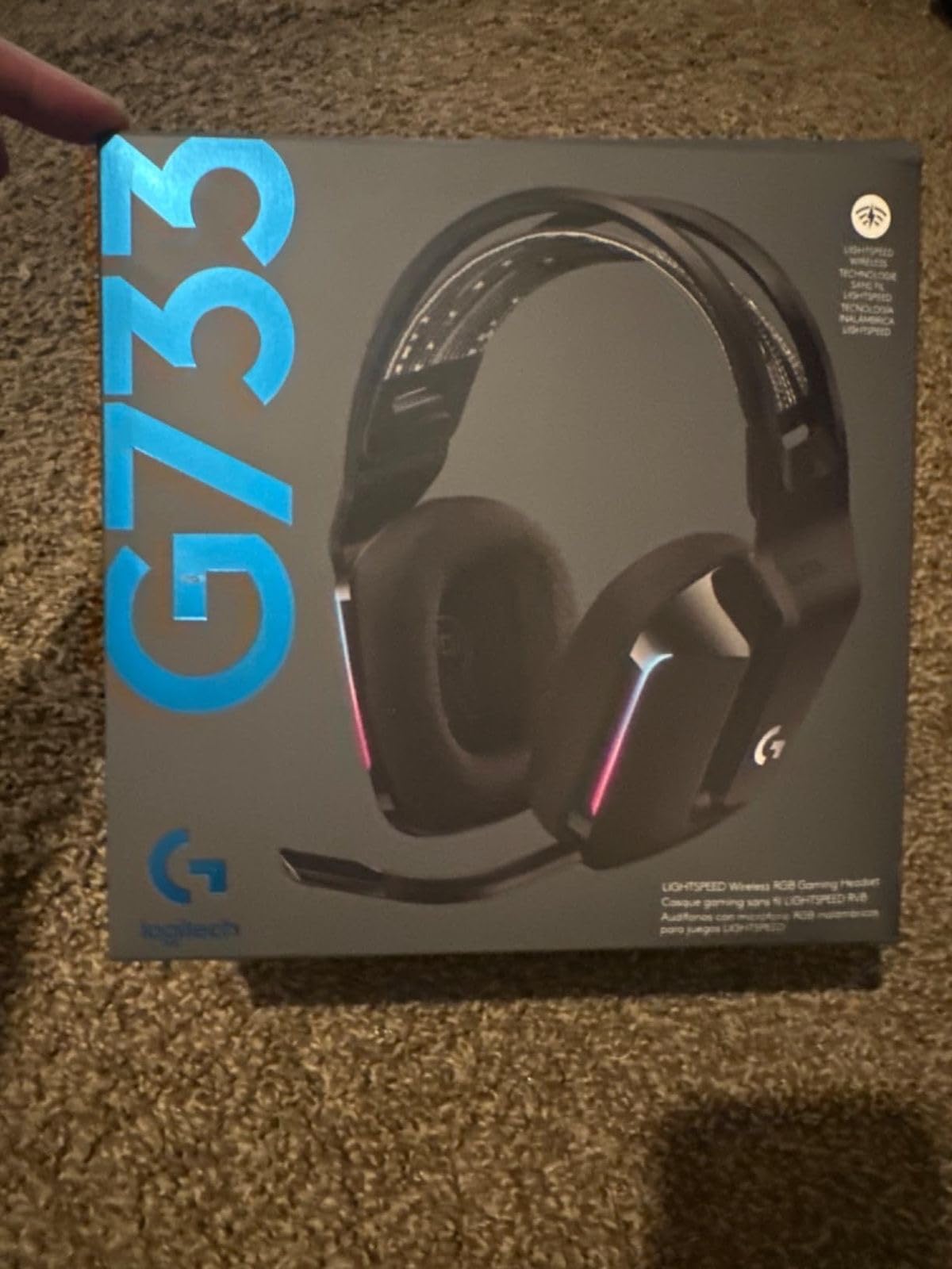 Logitech G733 Lightspeed Wireless Gaming Headset with Suspension Headband, LIGHTSYNC RGB, Blue VO!CE mic Technology and PRO-G Audio Drivers - White customer photo 2