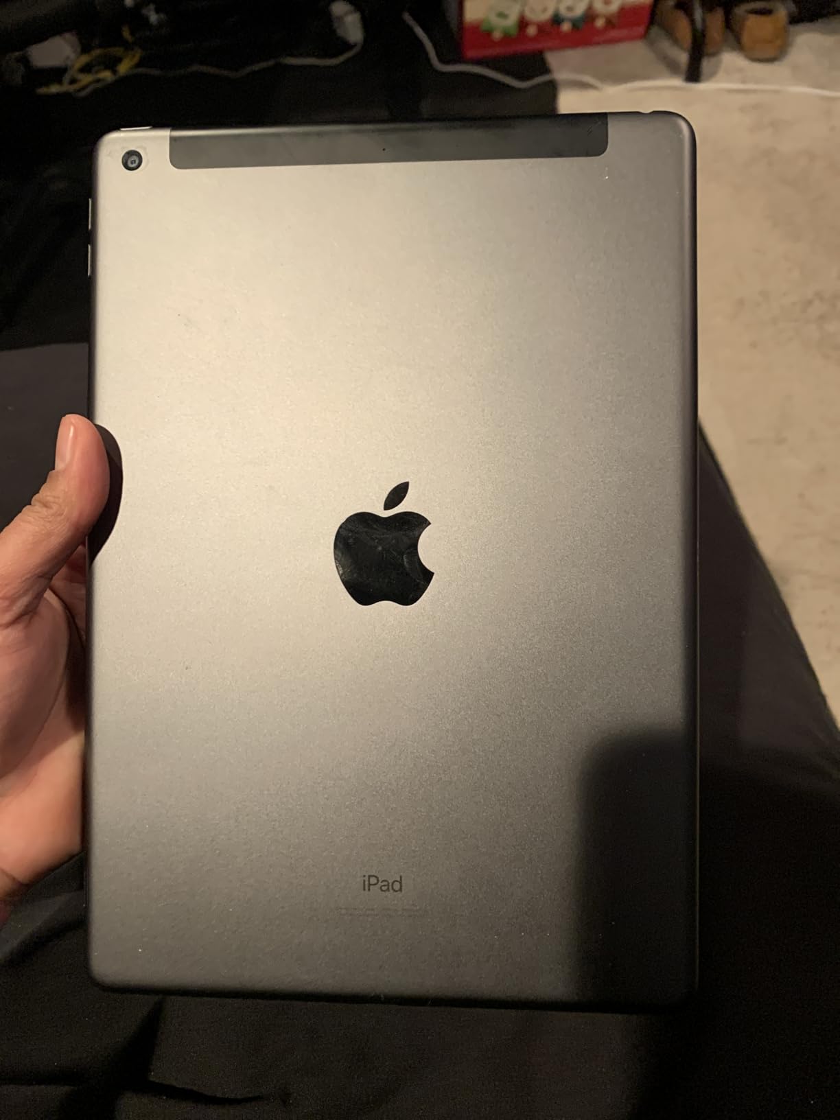 Apple iPad 2019 10.2-inch, Wi-Fi + Cellular, 32GB, Space Gray (Renewed) customer photo 1