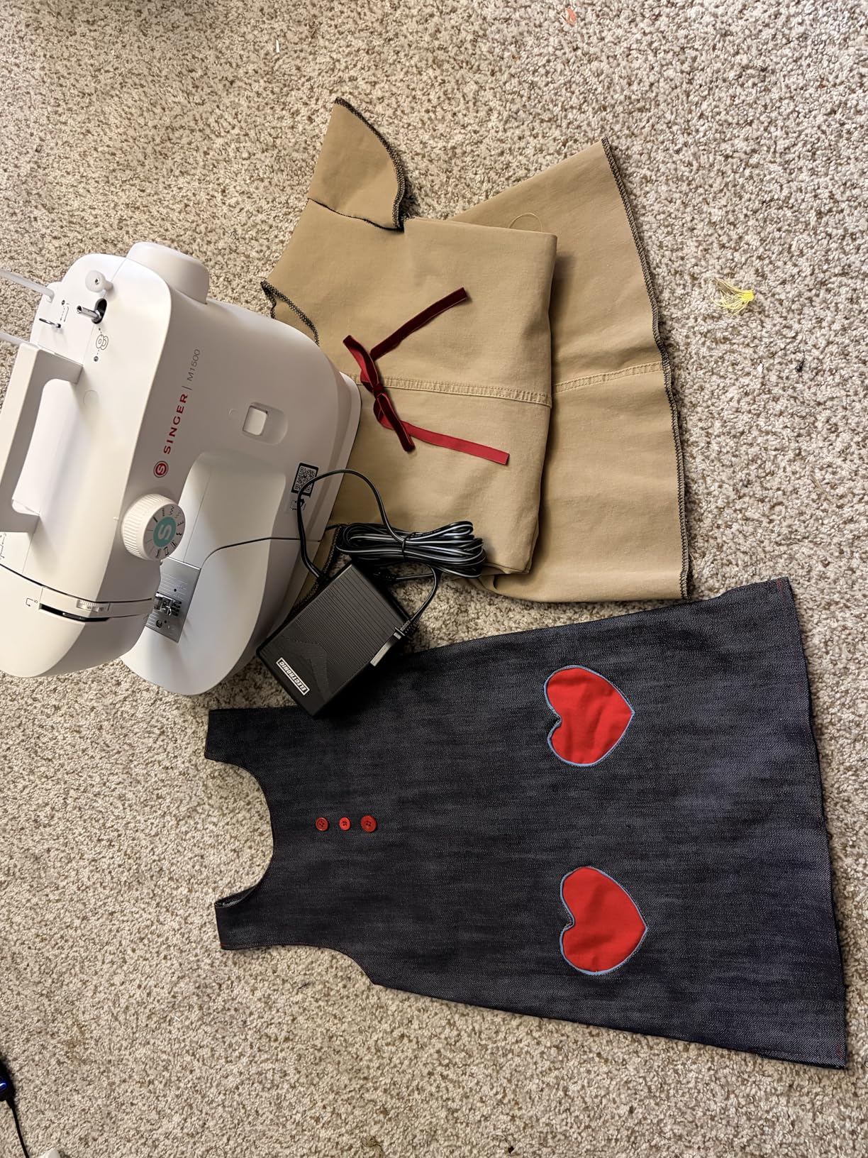 SINGER M1500 Lightweight & Portable Sewing Machine with Accessory Kit | 57 Stitch Applications, LED Light & 4-step Buttonhole | Great for Quilting, Crafts & Mending customer photo 2