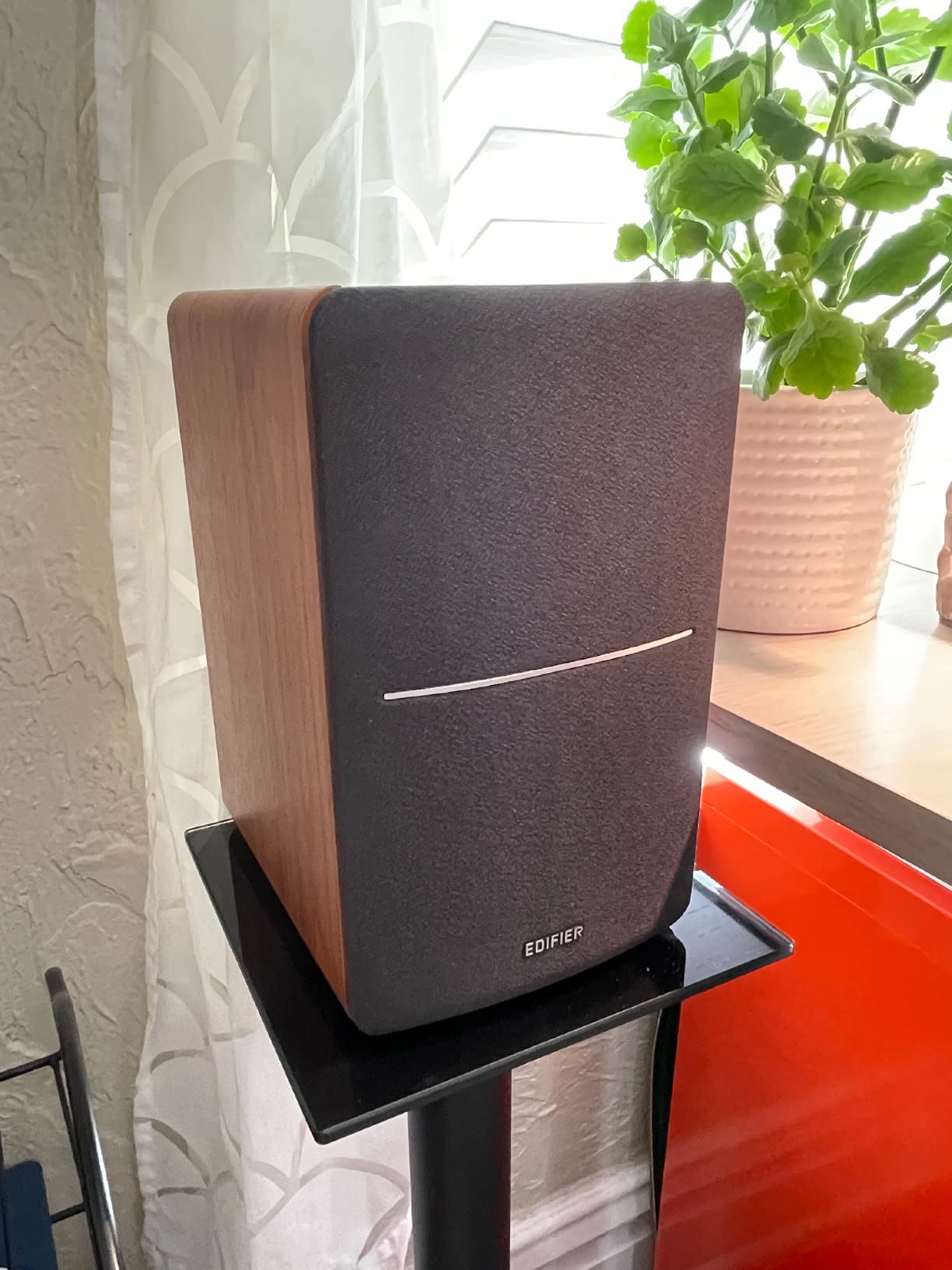 Edifier R1280DBs Active Bluetooth Bookshelf Speakers - Optical Input - 2.0 Wireless Studio Monitor Speaker - 42W RMS with Subwoofer Line Out - Black customer photo 2