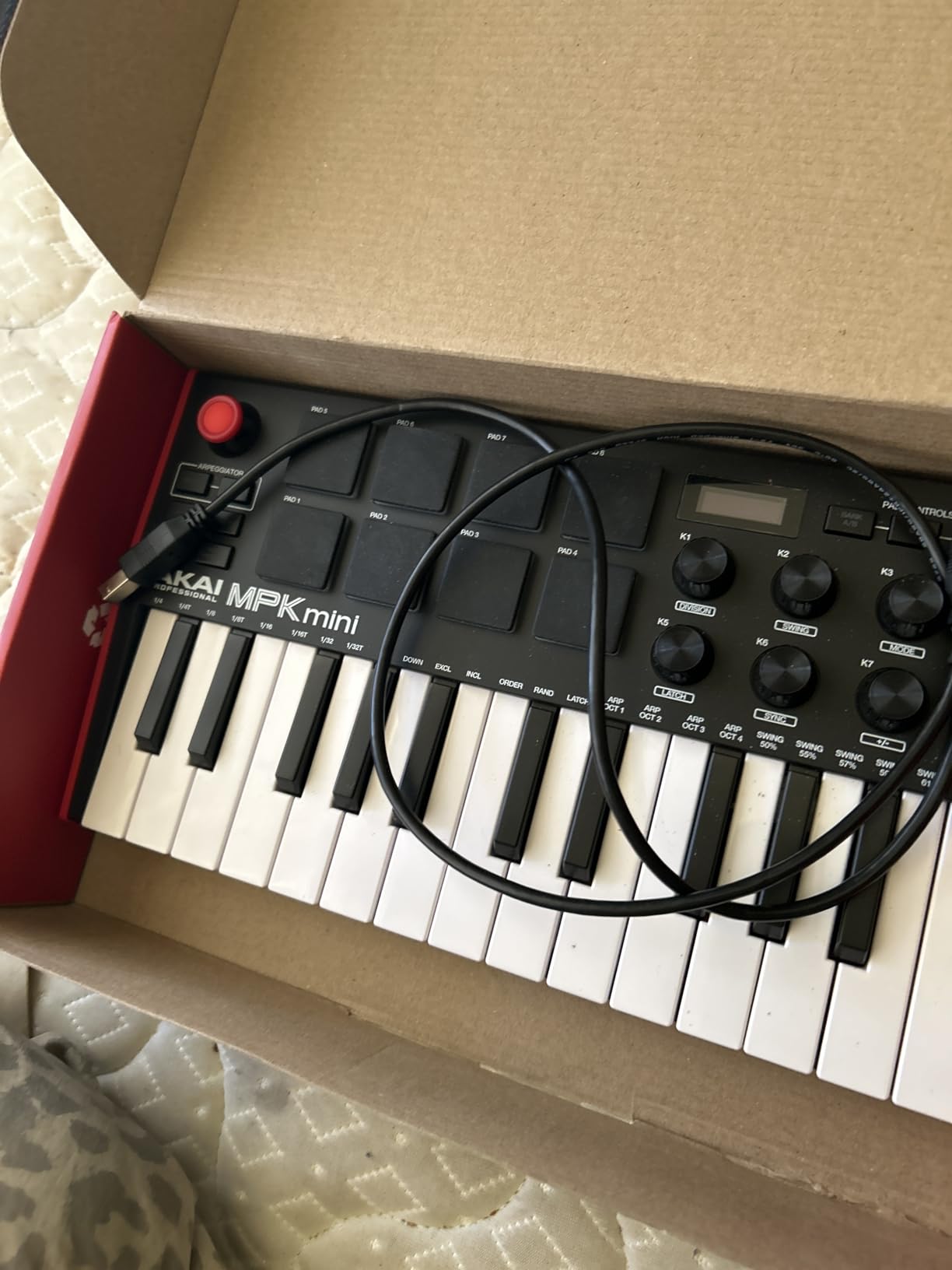Akai Professional MPK Mini MK3 25 Key USB MIDI Keyboard Controller With 8 Backlit Drum Pads, 8 Knobs, Music Production Software and Native Instruments Sound Package (NKS Integration), Black customer photo 1