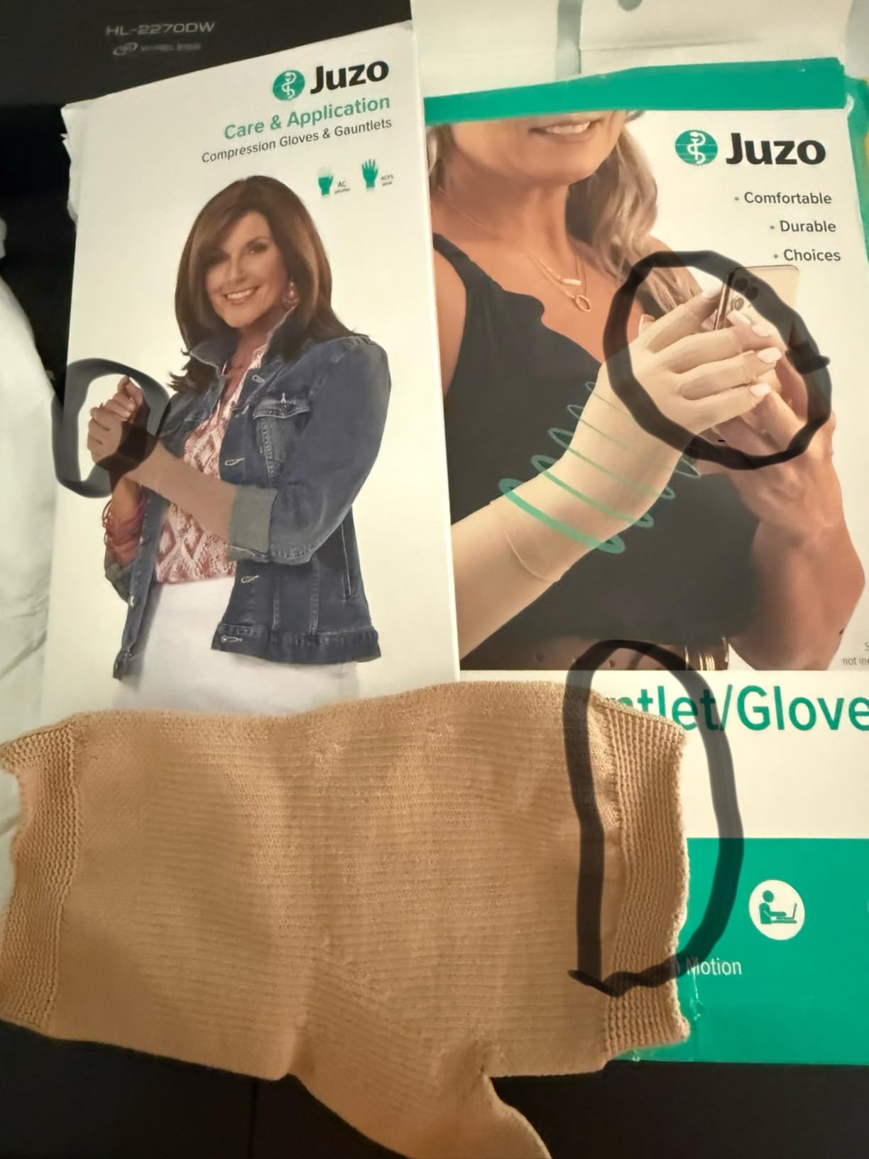 Juzo Soft, 2001, Compression Gauntlet with Thumb Stub 20-30 mmHg, for Men Women, Right customer photo 1