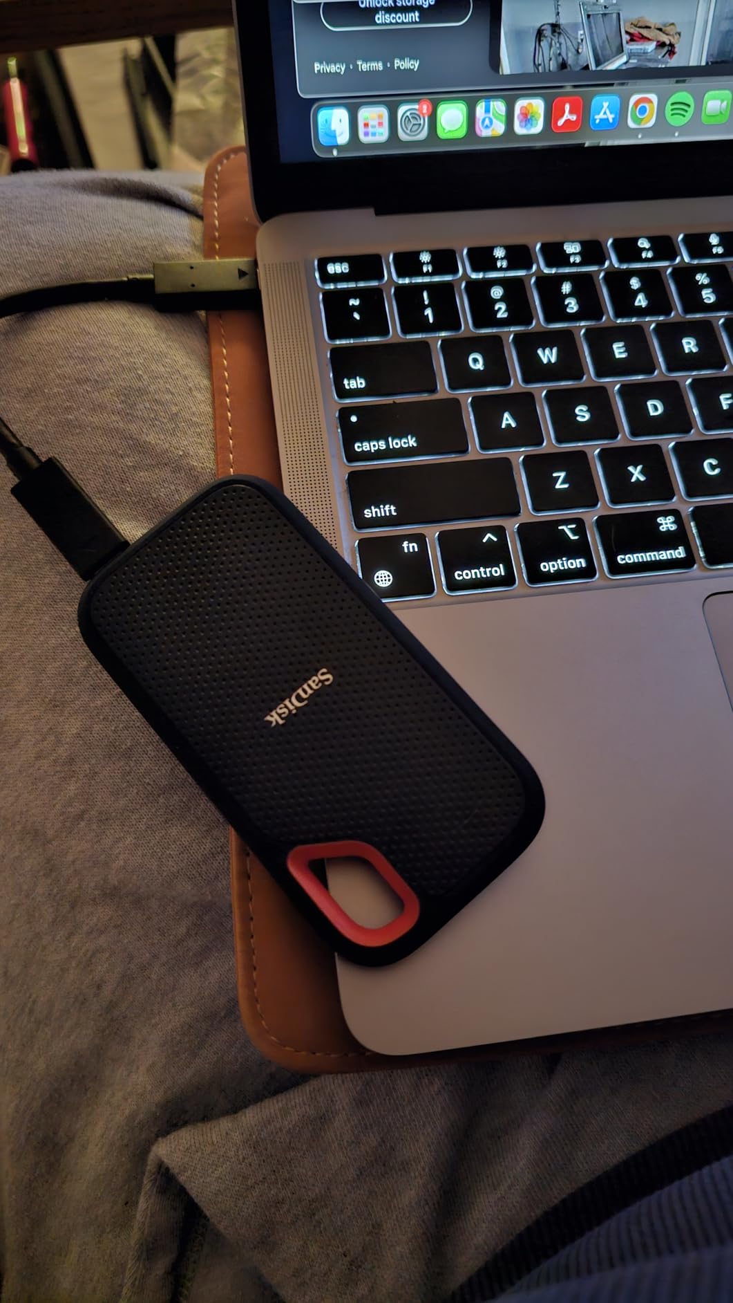 SANDISK 1TB Extreme Portable SSD - Up to 1050MB/s, USB-C, USB 3.2 Gen 2, IP65 Water and Dust Resistance, Updated Firmware - External Solid State Drive - SDSSDE61-1T00-G25 customer photo 1