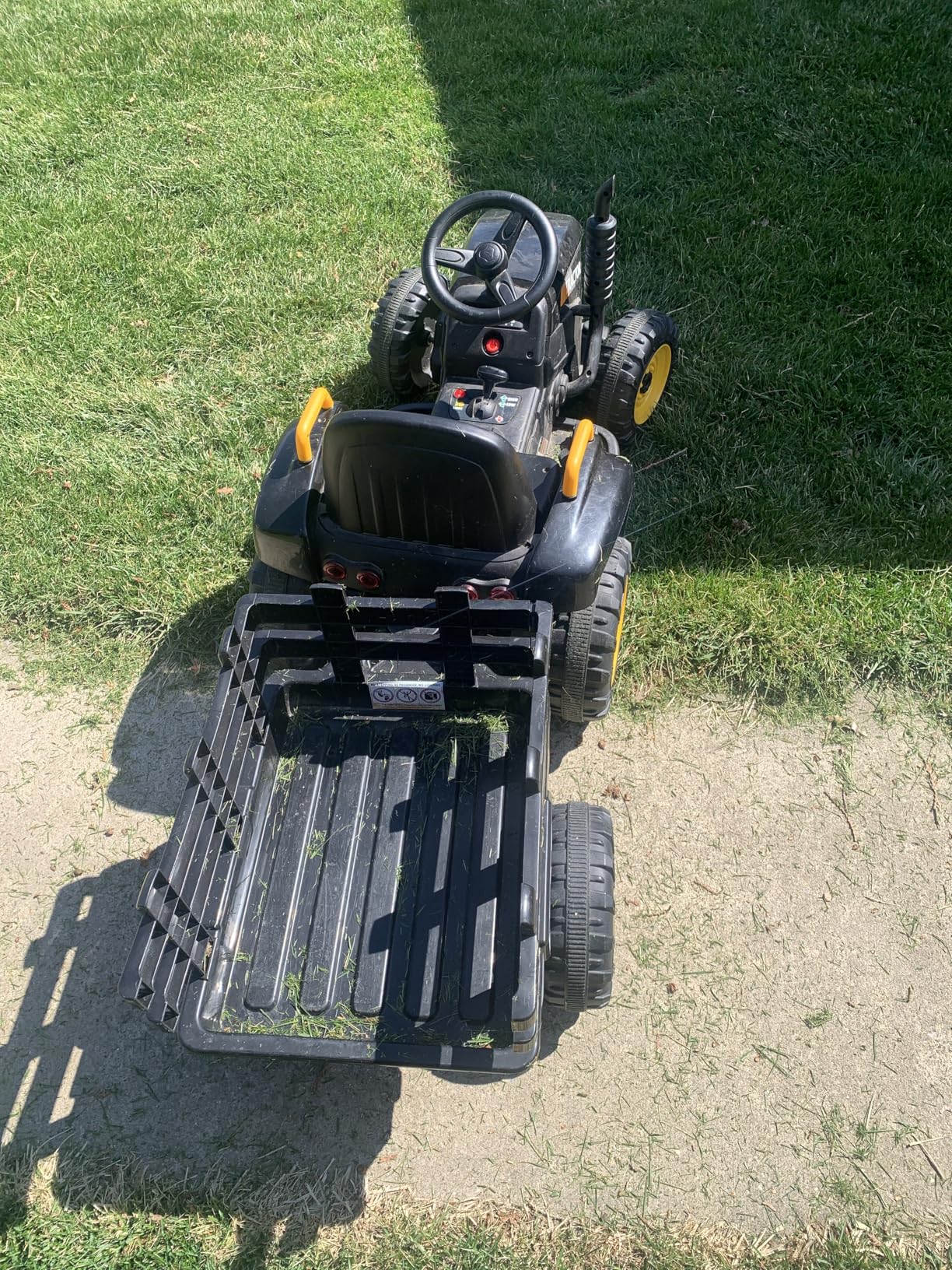 TOBBI Kids Electric Ride On Toy Tractor, Toddlers 12V Battery-Powered Car to Drive, 35W Dual Motor 6-Wheels Trailer Vehicle with 3-Speeds/LED & Horn Functions for Chirdren Aged 3-6 - Dark Green customer photo 1
