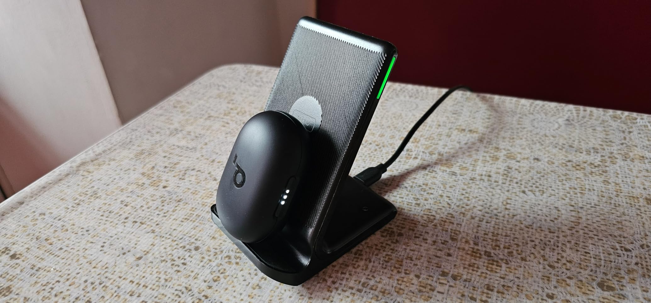 INIU Wireless Charger, 15W Fast Wireless Charging Station with Sleep-Friendly Adaptive Light Compatible with iPhone 17 16 15 14 13 12 Pro Max Samsung Galaxy S25 S24 S23 Note 20 Google etc customer photo 2