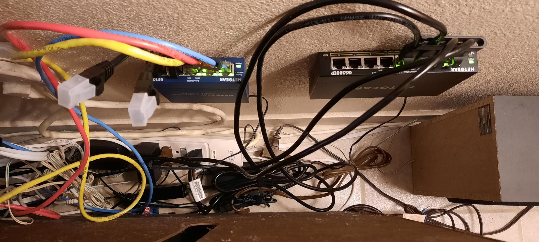 NETGEAR 8 Port PoE Gigabit Ethernet Easy Smart Managed Essentials Switch (GS308EP) - with 8 x PoE+ @ 62W, Desktop or Wall Mount customer photo 1