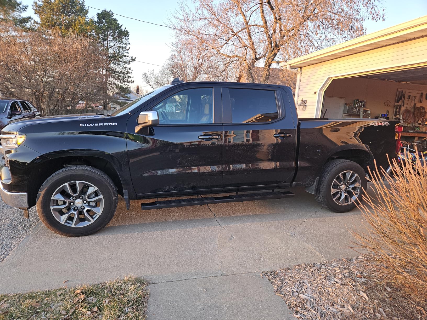 COMNOVA 6 Inches Running Boards & Steps Step Bars Compatible with 2019-2026 Chevy Silverado 1500, 2020-2026 Silverado/Sierra 2500HD 3500HD Crew Cab customer photo 1