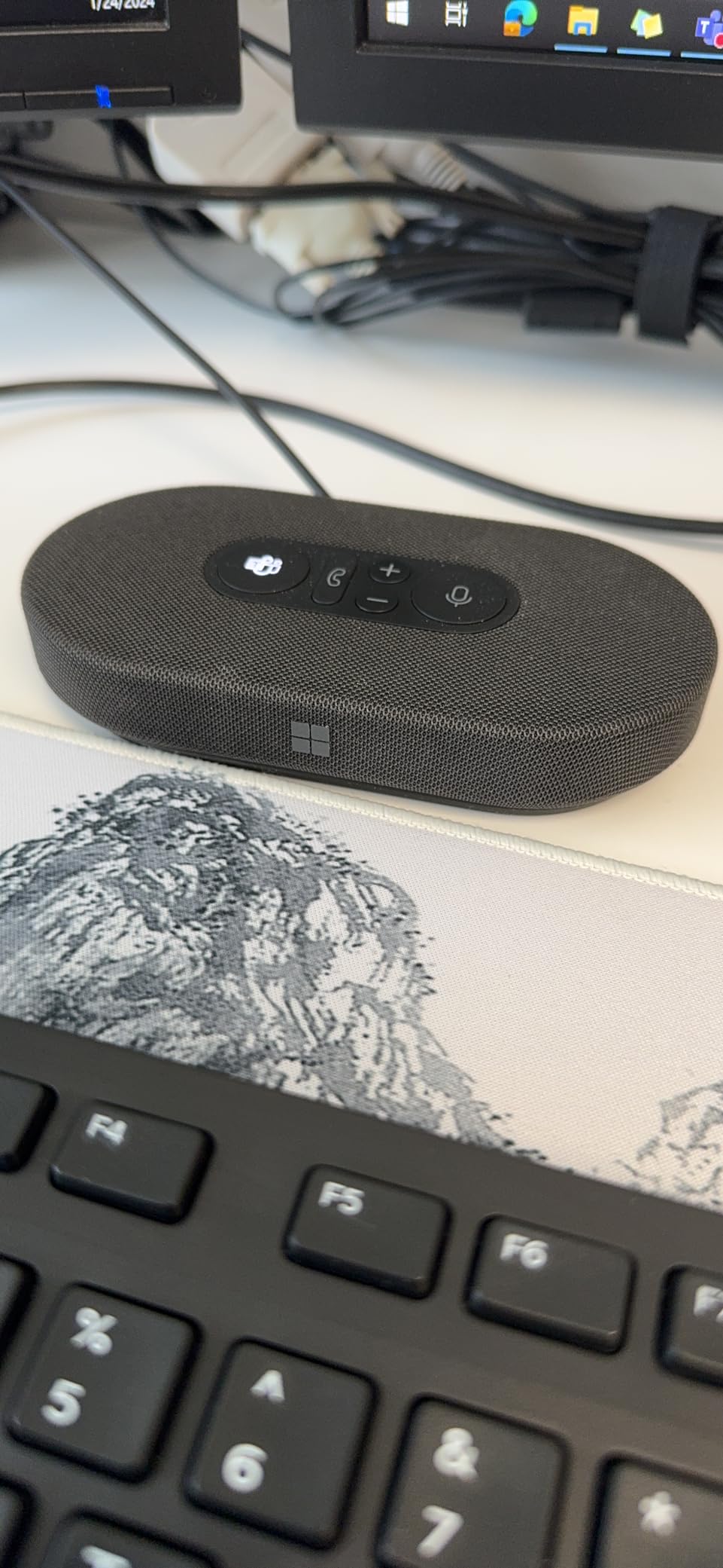 Microsoft Modern USB-C Speaker, Certified for Microsoft Teams, 2-Way Compact Stereo Speaker, Call Controls, Noise Reducing Microphone. Wired USB-C Connection, Black customer photo 2