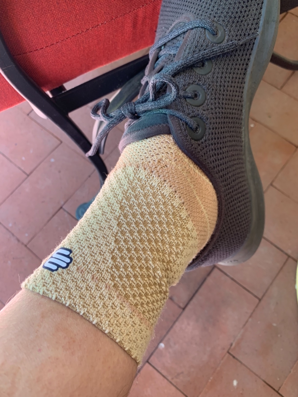 MalleoTrain - Ankle Support Brace - Helps Stabilize the Ankle Muscles and Joints For Injury Healing and Pain Relief - Right Foot - Size 3 - Color Titan customer photo 1