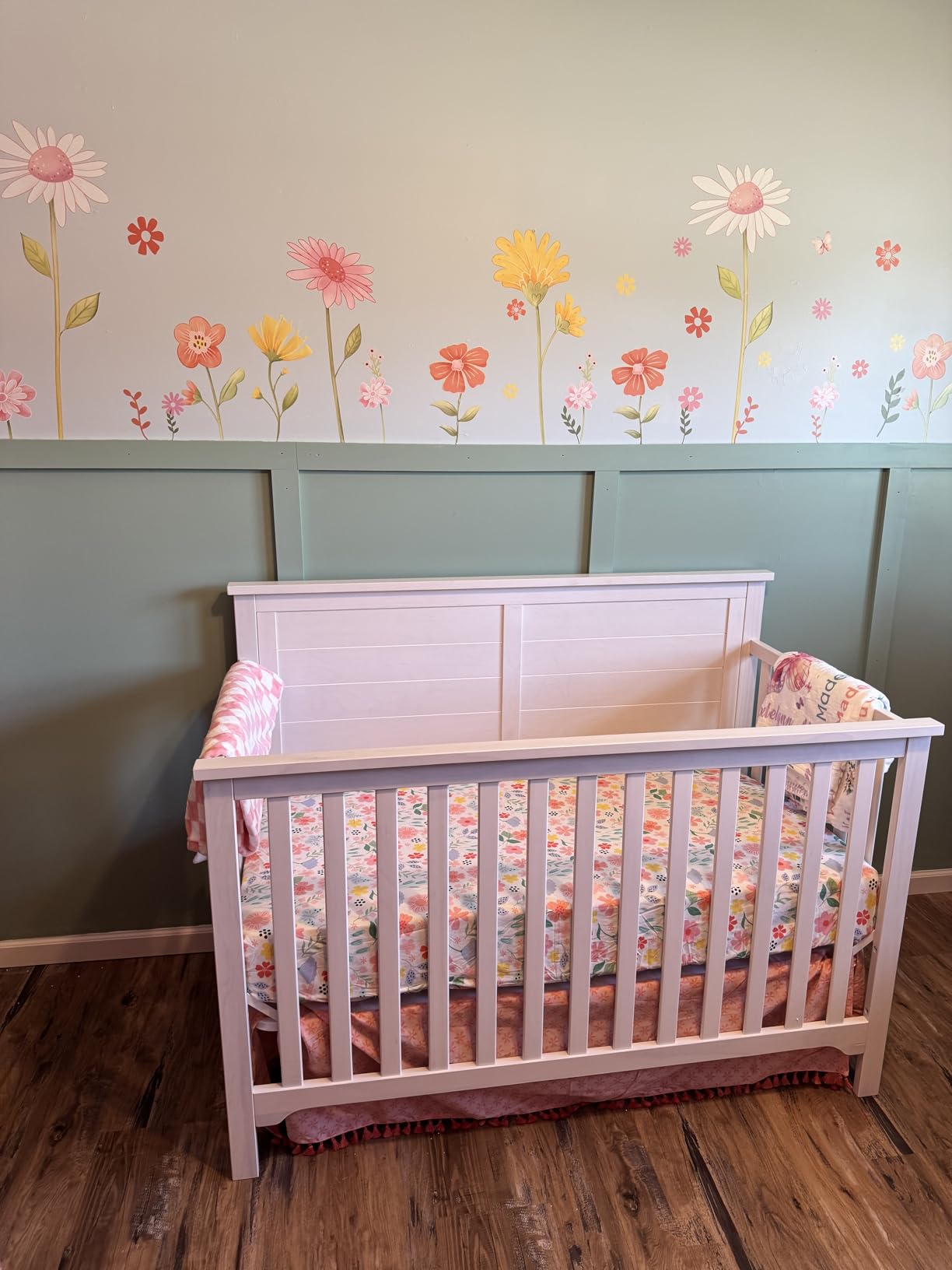 Sorelle Furniture Farmhouse 3-Piece Nursery Set with 4-in-1 Convertible Crib, 4-Drawer Dresser, and Changing Table with Shelves, Baby Furniture Made of Wood, Non-Toxic Finish-Weathered White customer photo 1