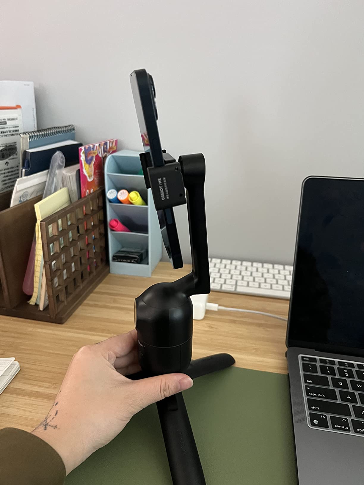 OBSBOT Me AI-Powered Phone Mount, Auto-Tracking Phone Mount with Wide-Angle Sensing Camera, Content Creation Kit for Vlogging, Streaming and Video Calls customer photo 2
