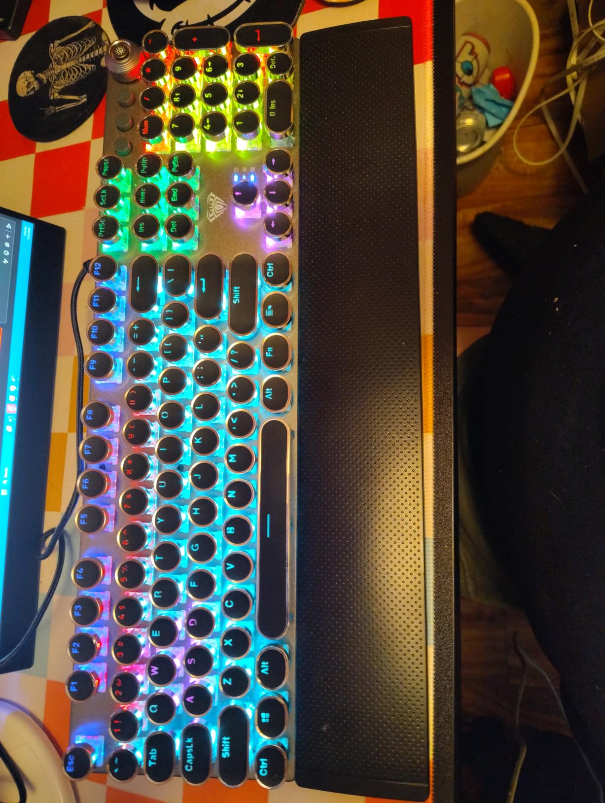 AULA F2088 Typewriter Style Mechanical Gaming Keyboard Wired,Blue Switches,Rainbow LED Backlit,Removable Wrist Rest,Media Control Knob,Retro Punk Round Keycaps,USB Wired Computer Keyboard customer photo 1