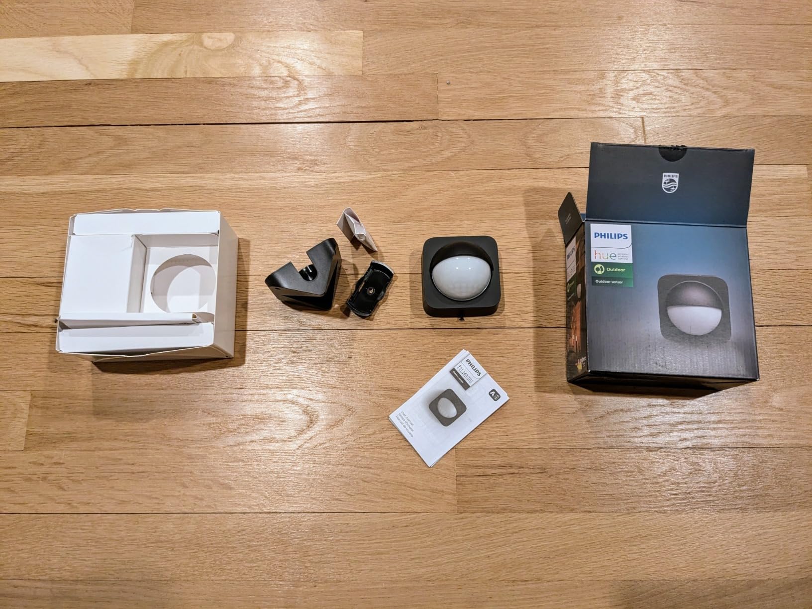 Philips Hue Outdoor Motion Sensor, 1 Pack, Automatic Dusk to Dawn, Sensor Turns Lights On When Motion is Detected, Requires Bridge, Works with Alexa, Google Assistant, and Apple HomeKit, Weatherproof customer photo 1