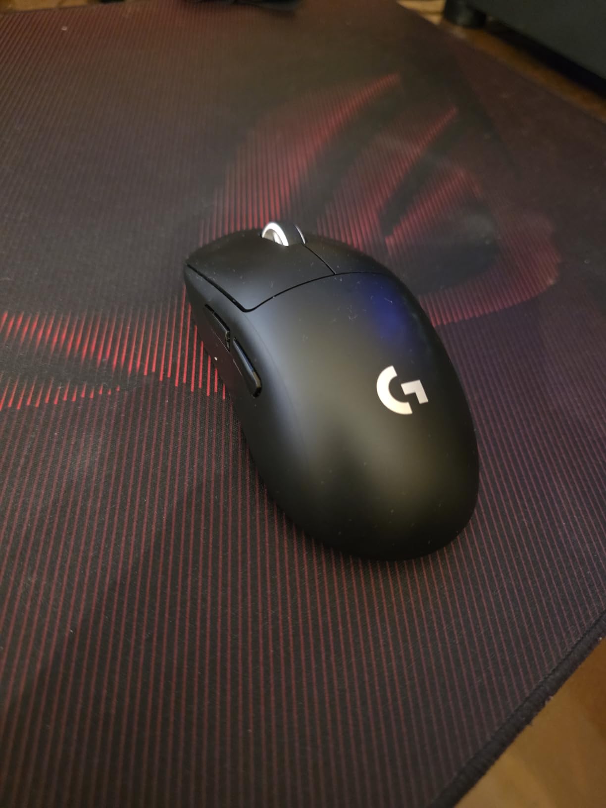 Logitech G PRO X Superlight 2 Wireless Gaming Mouse, 60g Pro-Grade with 5 Programmable Buttons, 44k DPI Sensor, 8kHz Report Rate, USB-C Charging for PC/Mac - White customer photo 1