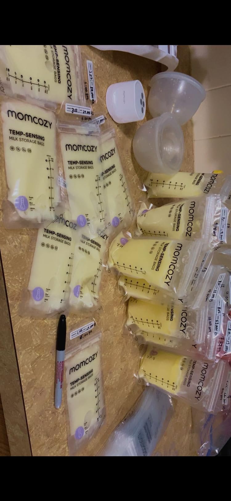 Momcozy Breastmilk Storing Bags, Temp-Sensing Discoloration Milk Storing Bags for Breastfeeding, Disposable Milk Storage Bag with 6 Ounce Self Standing, No-Leak Milk Freezer Storage Pouches, 120pcs customer photo 2