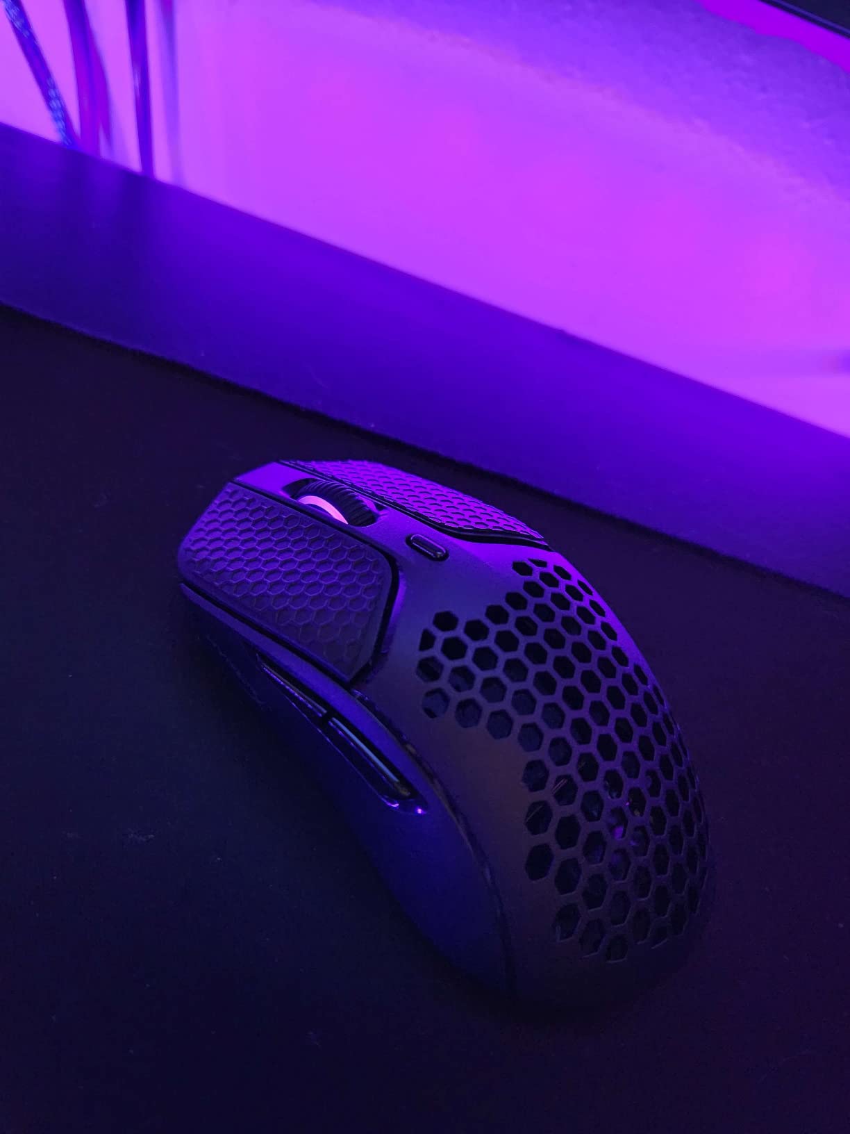 HyperX Pulsefire Haste - Wireless Gaming Mouse - Ultra Lightweight, 61g, 100 Hour Battery Life, 2.4Ghz Wireless, Honeycomb Shell, Hex Design, Up to 16000 DPI, 6 Programmable Buttons - Black, 4P5D7AA customer photo 1