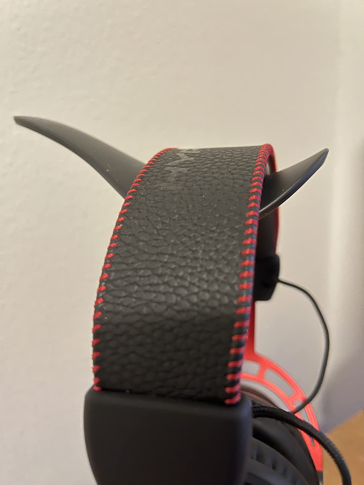 HyperX Cloud Alpha Wireless - Gaming Headset for PC, 300-hour battery life, DTS Headphone:X Spatial Audio, Memory foam customer photo 1