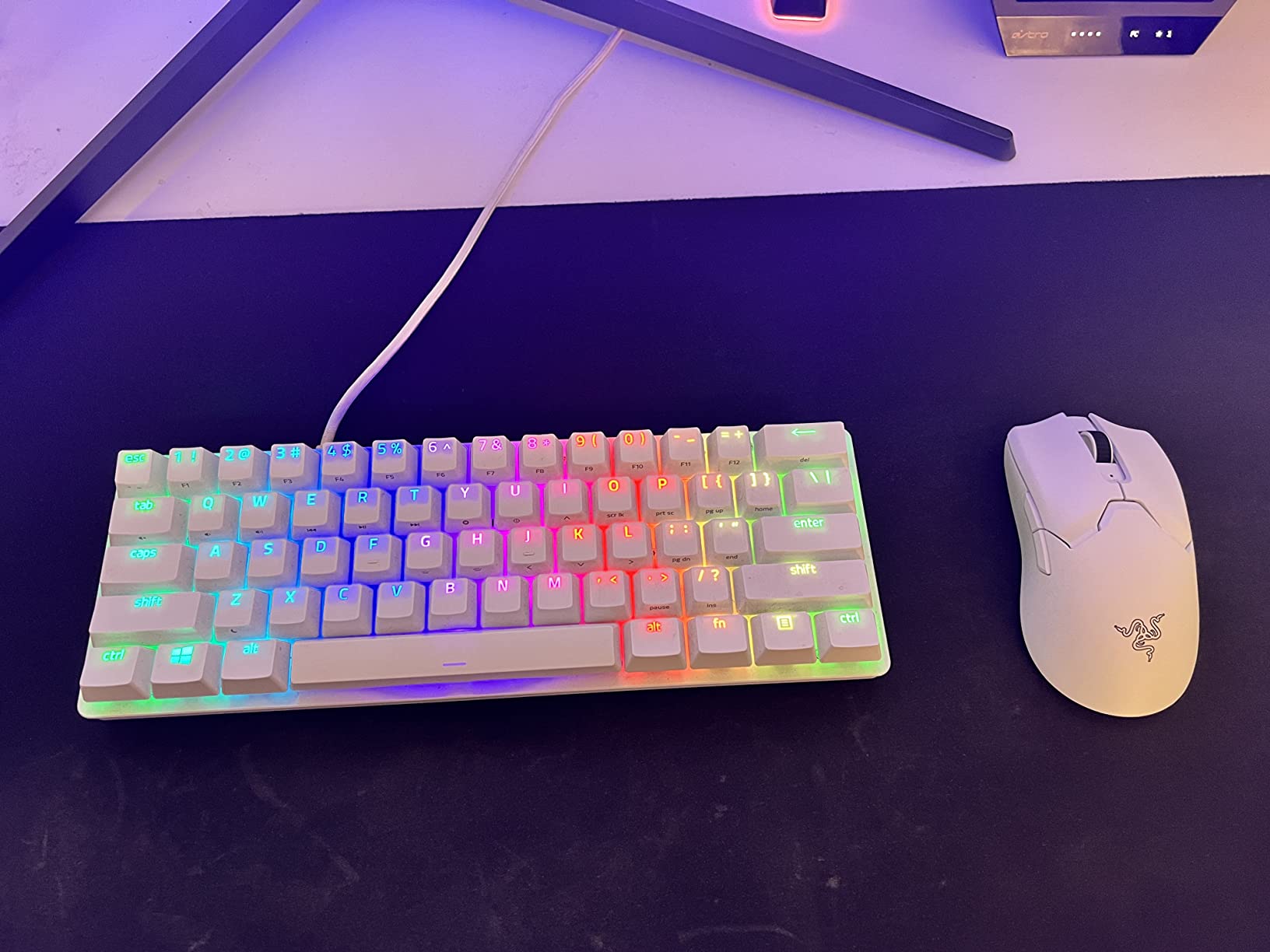 Razer Viper V2 Pro HyperSpeed Wireless Gaming Mouse: 59g Ultra-Lightweight - Optical Switches Gen-3-30K Optical Sensor - On-Mouse DPI Controls - 90hr Battery - USB Type C Cable Included - White customer photo 2