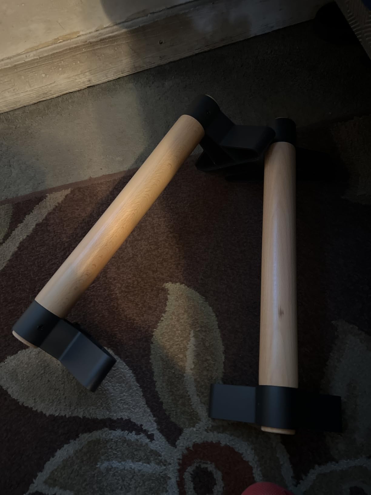 SELEWARE Wood push up bars Parallettes bars Anti-slip Handstand Bars for Calisthenics, Fitness, Floor workouts Solid Wood with Sturdy Metal Bracket, Support 600 lbs customer photo 1