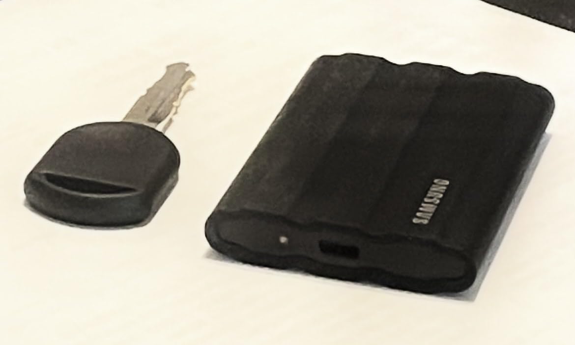 SAMSUNG T7 Shield 2TB Portable SSD, USB 3.2 Gen2, Rugged, IP65 Rated, for Photographers, Content Creators and Gaming, External Solid State Drive (MU-PE2T0R/AM, 2022), Blue customer photo 2