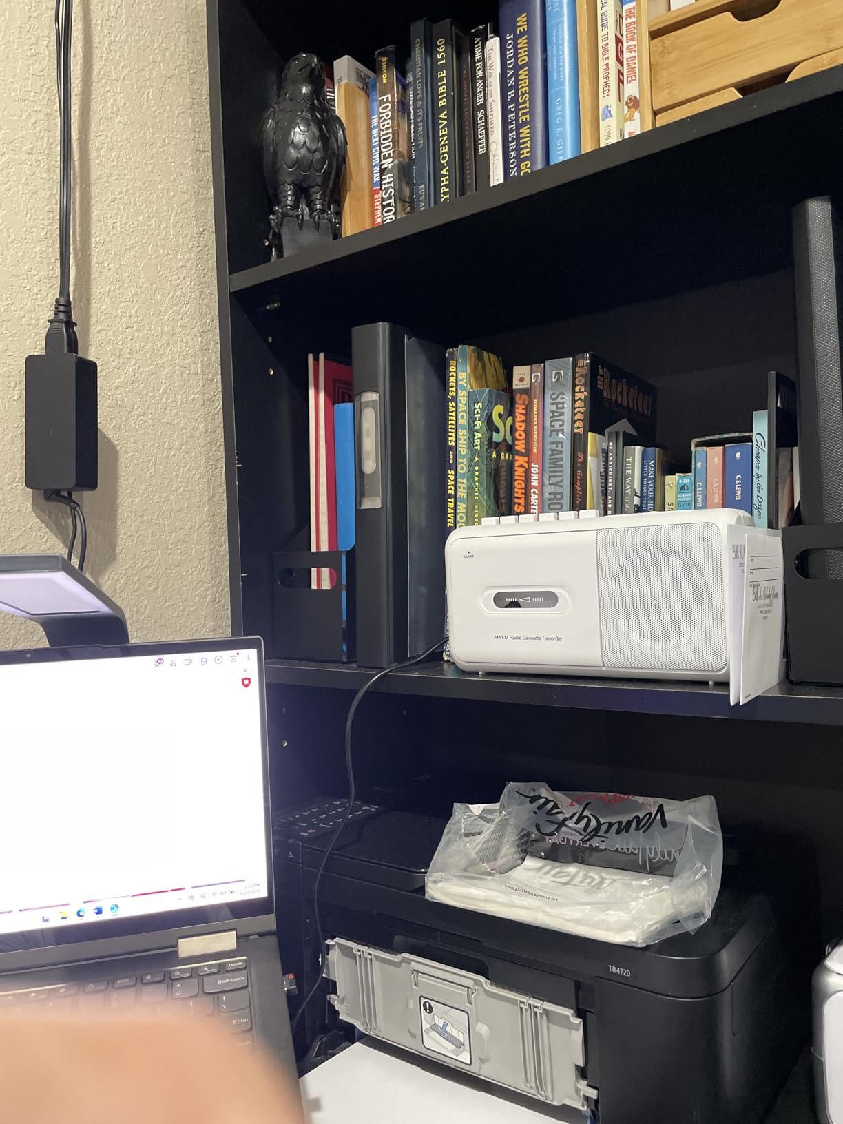 Gelielim Portable Cassette Player, Cassette Tape Player AM/FM Radio,Cassette Tape Recorder with Earphone Jack, Cassette Boombox Battery Operated or AC Powered customer photo 1