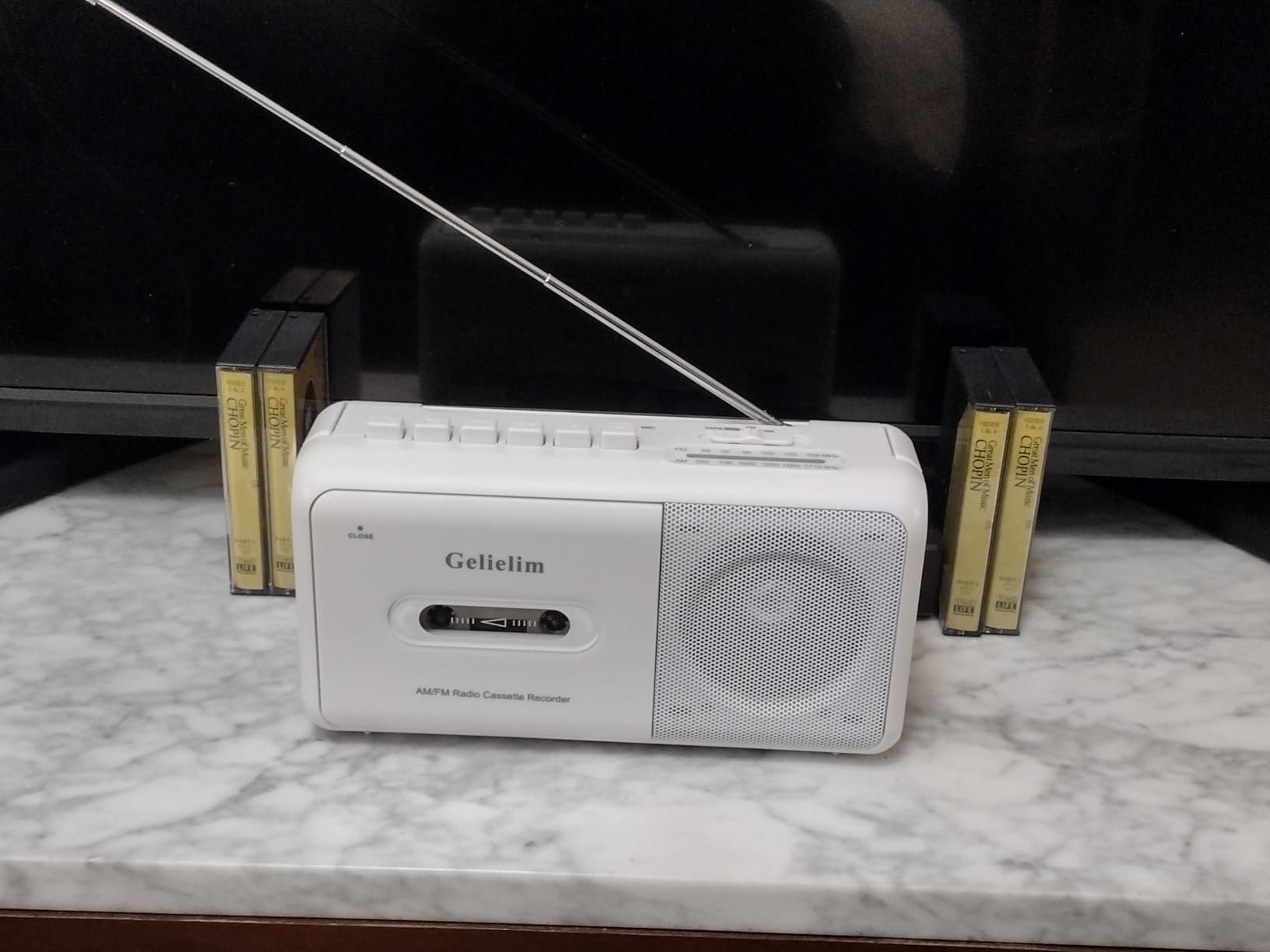 Gelielim Portable Cassette Player, Cassette Tape Player AM/FM Radio,Cassette Tape Recorder with Earphone Jack, Cassette Boombox Battery Operated or AC Powered customer photo 2