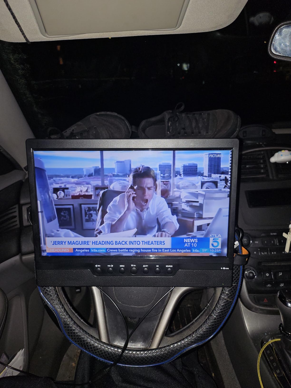 Othoig 14'' Portable TV, Small TV with Batterys-HDMI, USB, AV Slot and 1 Antenna, Remote Control, 12 Volt car Cable/AC for RV car/Camping/Kitchen customer photo 1