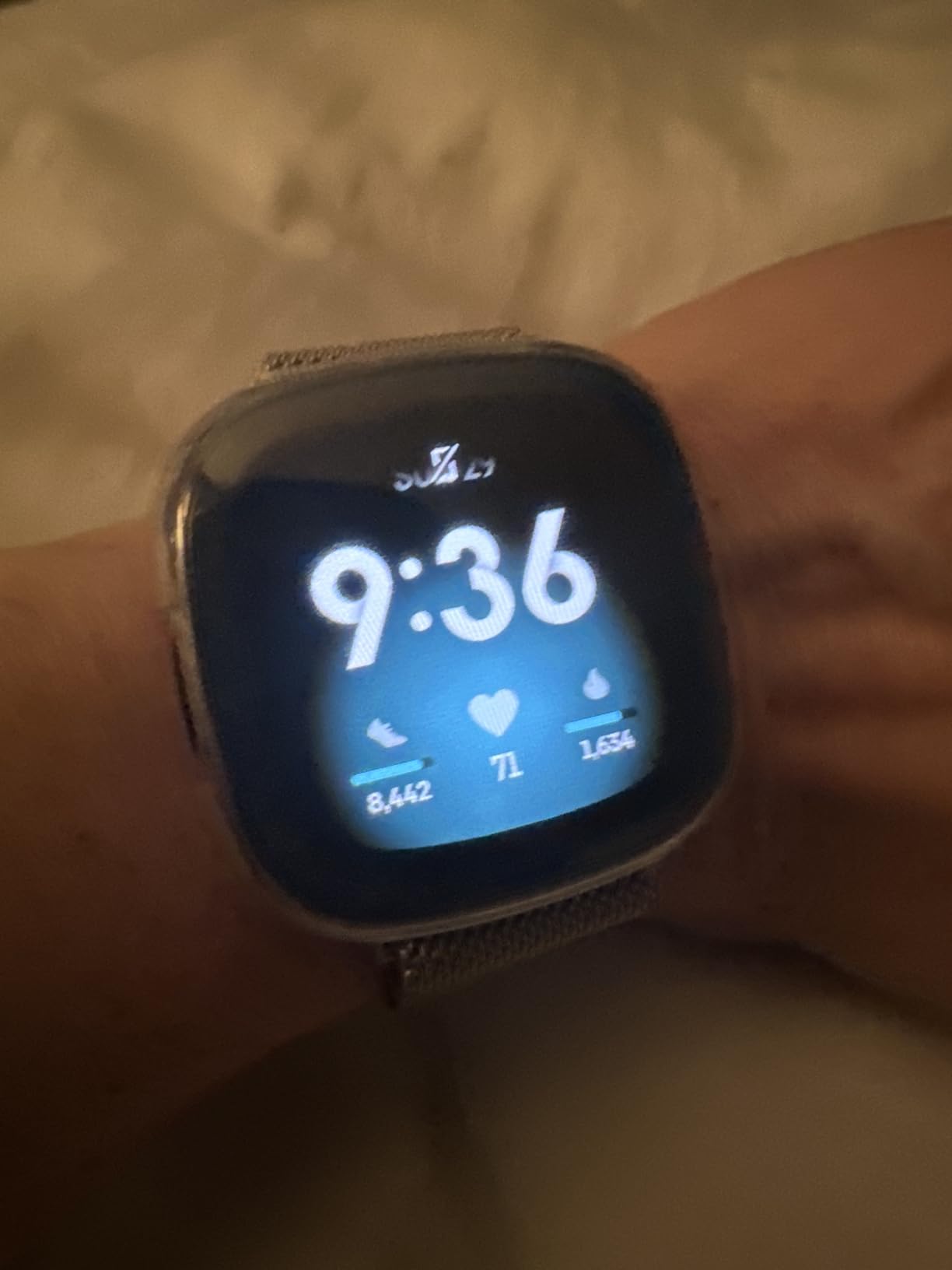 Fitbit Versa 4 Fitness Smartwatch with Daily Readiness, GPS, 24/7 Heart Rate, 40+ Exercise Modes, Sleep Tracking and more, Black/Graphite customer photo 1