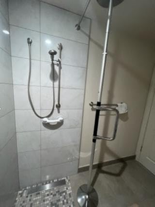 Vive Floor to Ceiling Grab Bar - Stand Assist Aid for Elderly - Shower Safety Bar for Seniors - Stand Assist Transfer Pole - Shower Support Pole - Toilet Rail for Disabled & Handicap Security customer photo 2