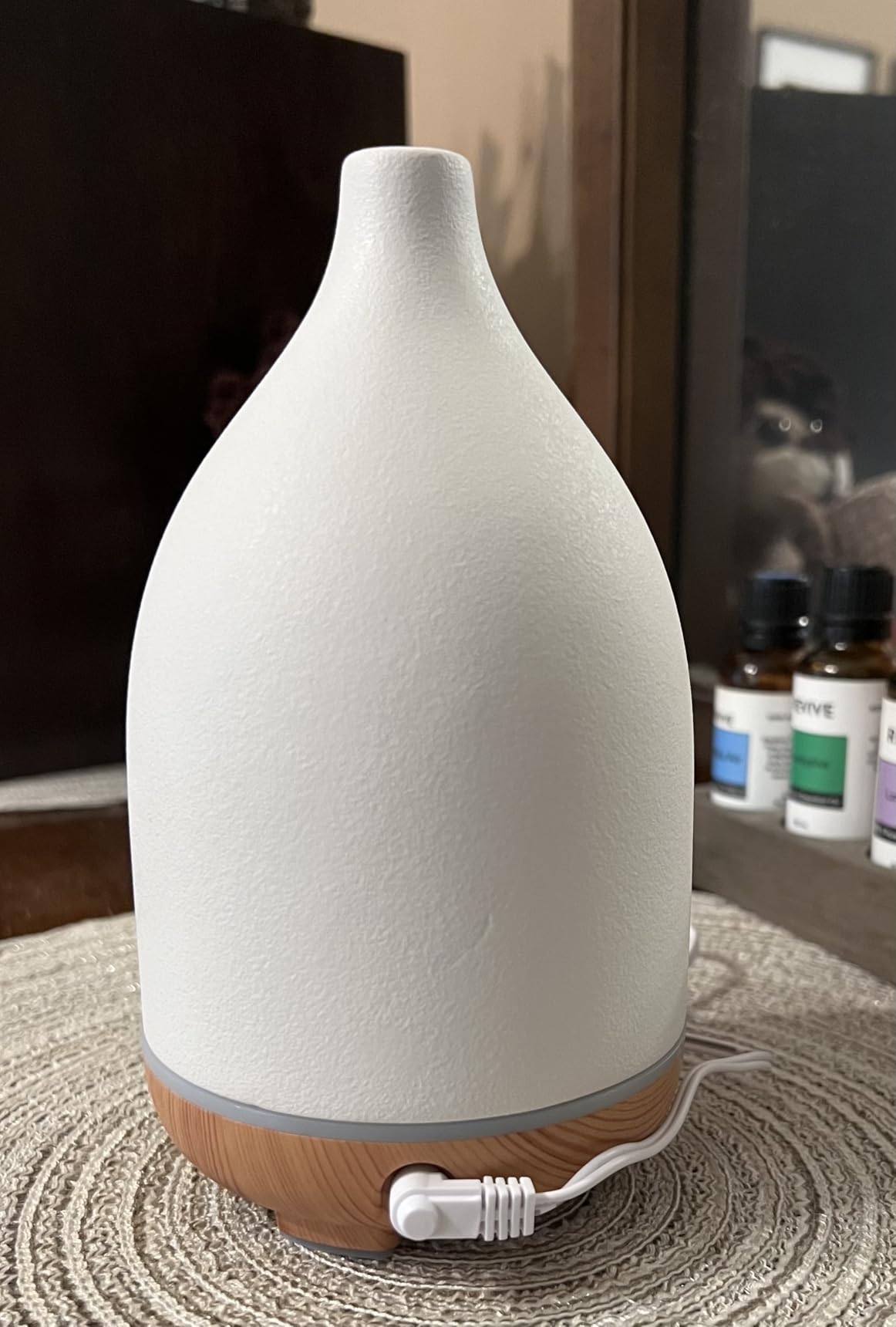 InnoGear Oil Diffuser, 150ML Ceramic Diffuser for Essential Oils Handcrafted Aromatherapy Diffuser Ultrasonic Cool Mist Humidifier with 2 Mist Modes Waterless Auto Off for Room Office, White customer photo 2