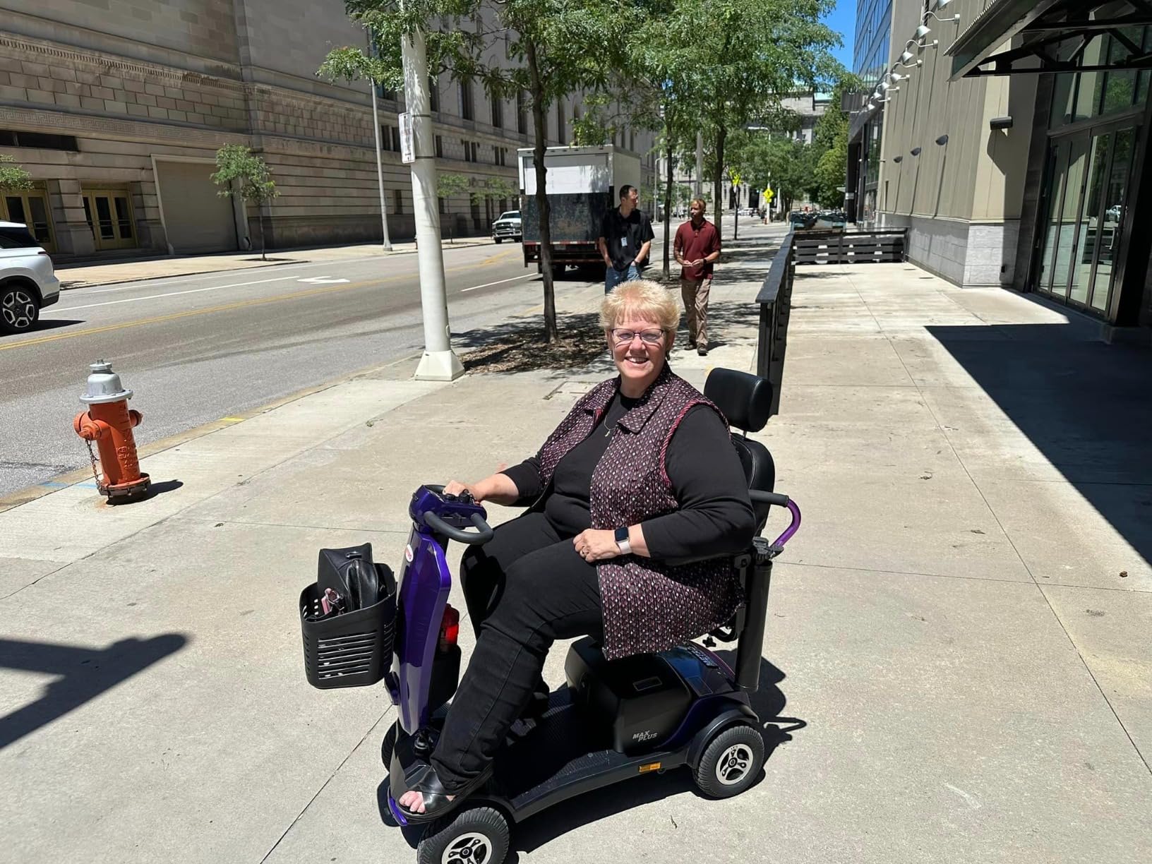 Metro Mobility - 2026 New 4 Wheel Outdoor Mobility Scooter - Adult Mobility Scooter 300 lbs Foldable - Battery - 12V20AH*2pcs, Max Range 16 Miles (Purple) customer photo 1