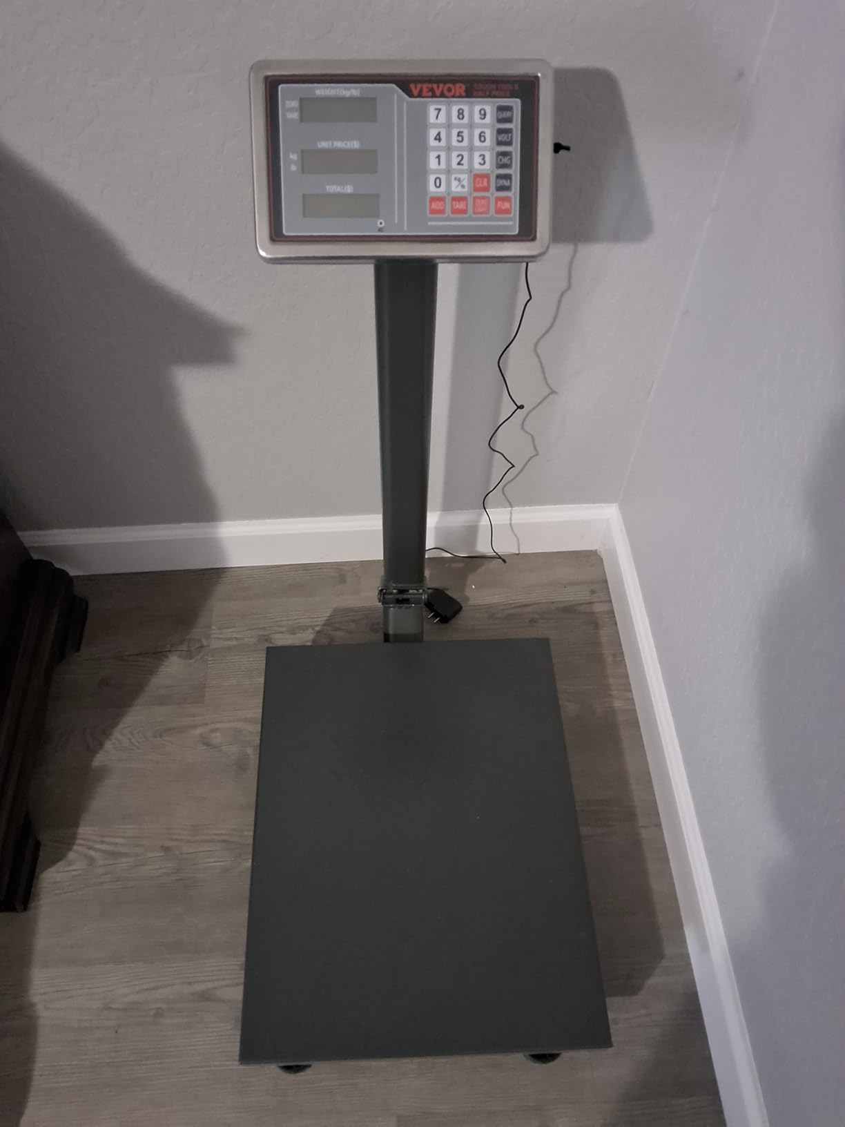 VEVOR Computing Digital Platform Scale, 660 lbs Load, 0.1 lbs Accuracy Computing Floor Scale with LB/KG, Tare, Price Calculator customer photo 1