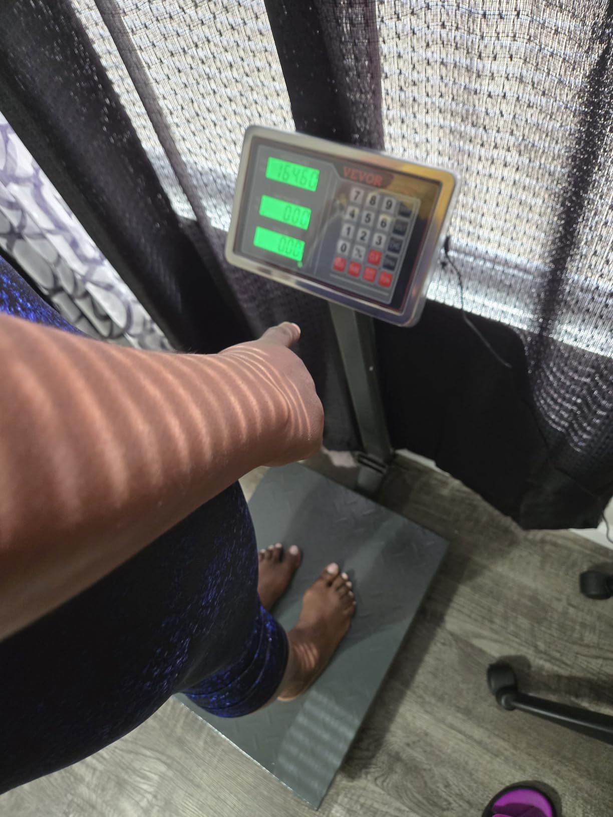VEVOR Computing Digital Platform Scale, 660 lbs Load, 0.1 lbs Accuracy Computing Floor Scale with LB/KG, Tare, Price Calculator customer photo 2