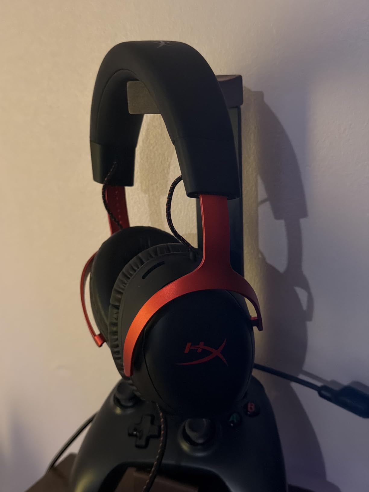 HyperX Cloud III - Wired Gaming Headset, PC, PS5, Xbox Series X|S, Angled 53mm Drivers, DTS Spatial Audio, Memory Foam, Durable Frame, Ultra-Clear 10mm Mic, USB-C, USB-A, 3.5mm - Black/Red customer photo 1