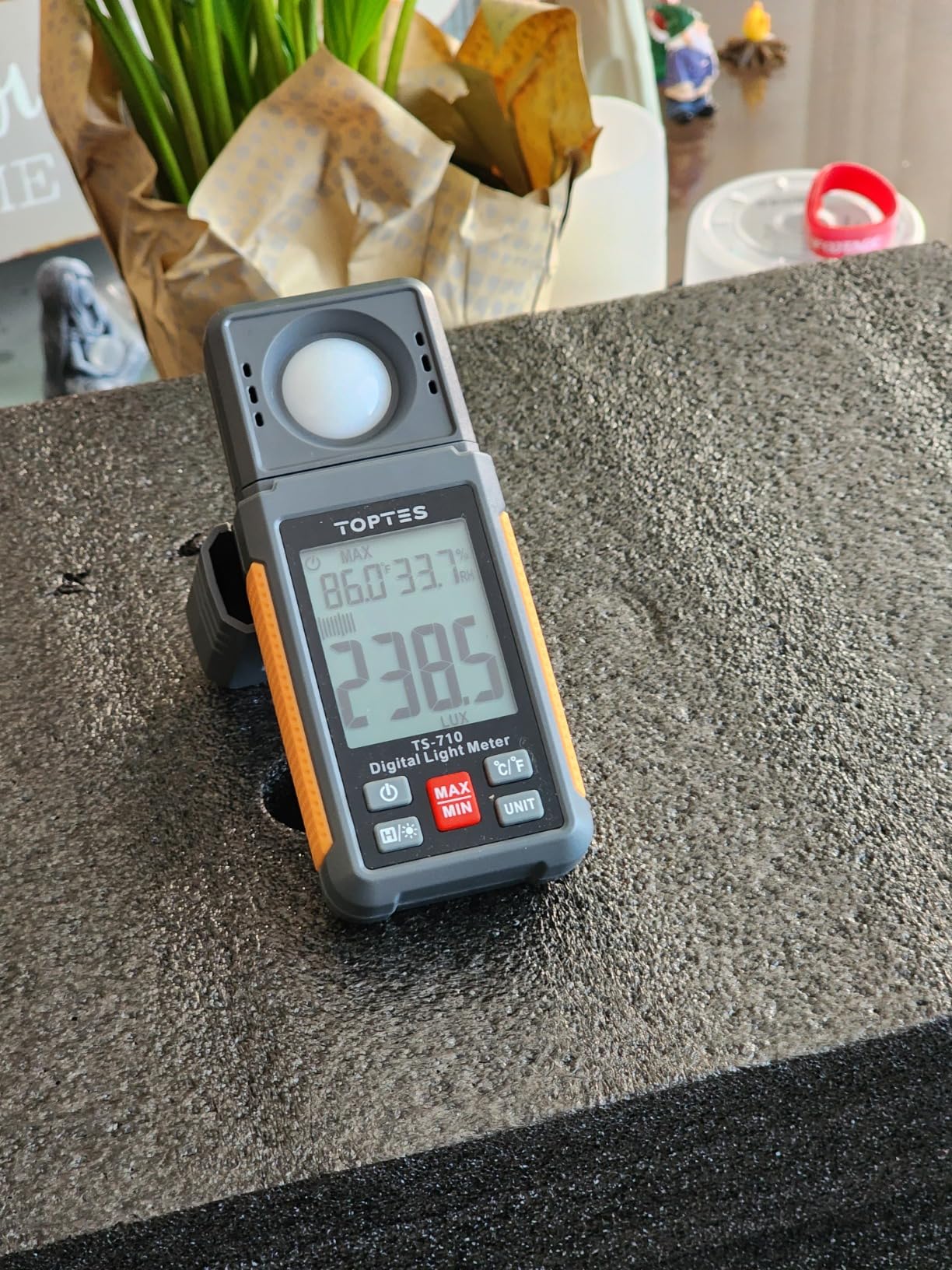TopTes TS-710 Light Meter, Lux/Foot Candles Meter with 180º Rotating Sensor, 0.1~200,000 Lux Range, Large Backlit Display, Light Meter for Plants, Car Headlights, Home & Office LEDs (Includes Battery) customer photo 2