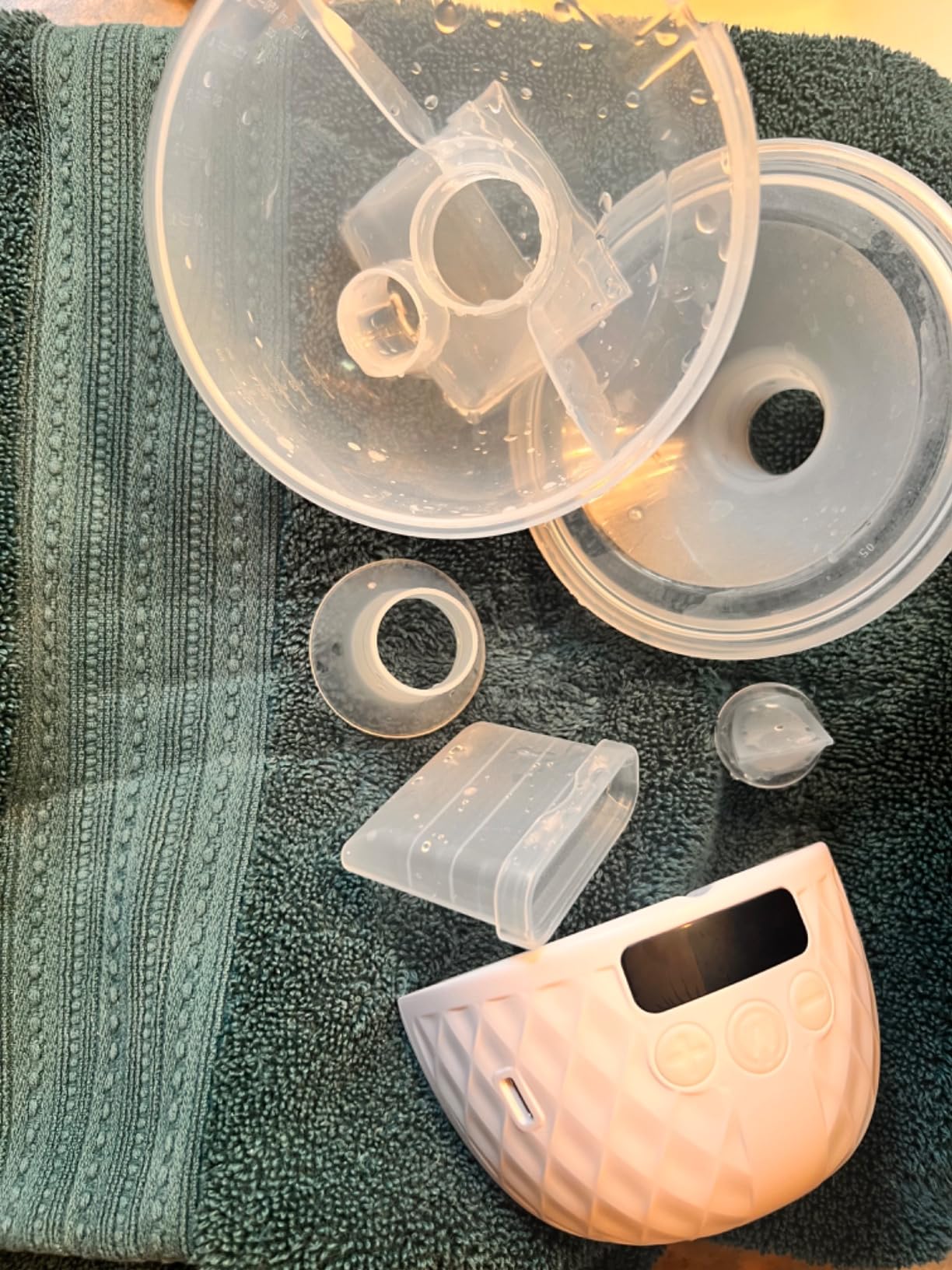 Paruu P10 Hands-Free Breast Pump Wearable, 338mmHg Strong Suction, Low Noise, 4 Modes & 9 Levels, Electric Breast Pump Portable, Smart Display, 19/21/24/28mm Insert/Flange, 2 Pack (White) customer photo 1