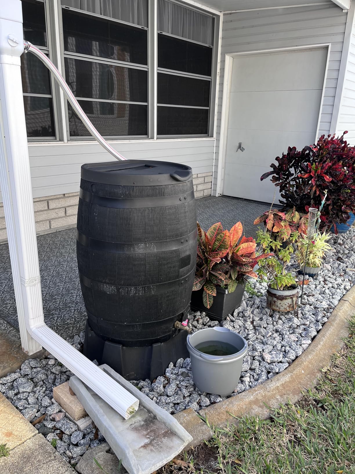 RTS Home Accents Premium 55-Gallon Eco Rain Barrel with Removable Lid, Flat Back Rain Water Collection Barrel, Made with 100% Recycled Plastic, Black customer photo 2