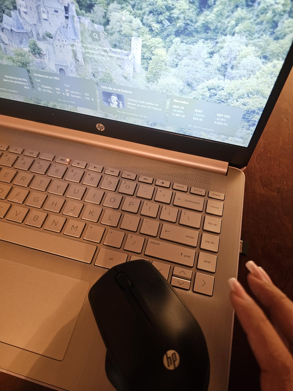 HP 920 Ergonomic Vertical Mouse Wireless Bluetooth 5.3 & USB Dongle, 5 Programmable Buttons, 16 Week Battery, Multi-Device, Multi-OS customer photo 2