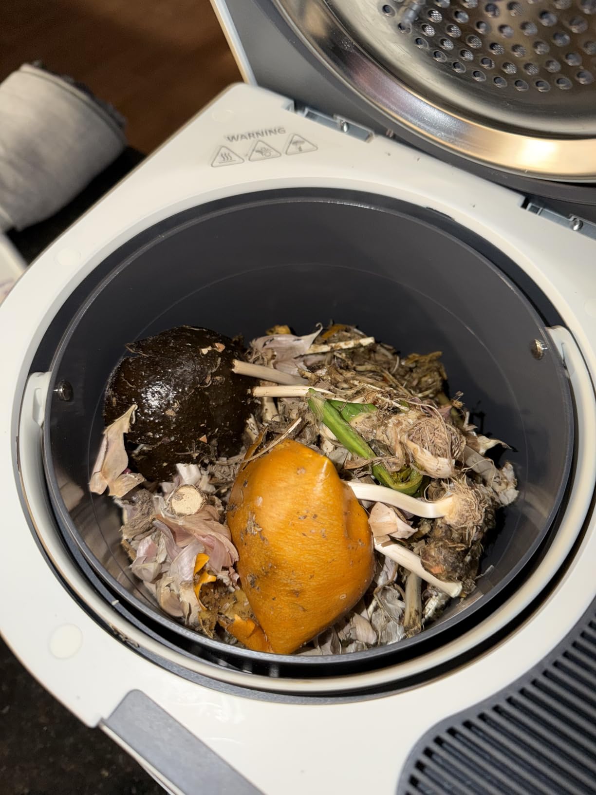 Food Cycler Eco 5 Award-Winning Kitchen Food Recycler | Indoor Composter Bin Alternative | Electric Countertop Food Disposer with Odorless 5L Indoor Food Waste Bin for Easy Waste Management | White customer photo 2