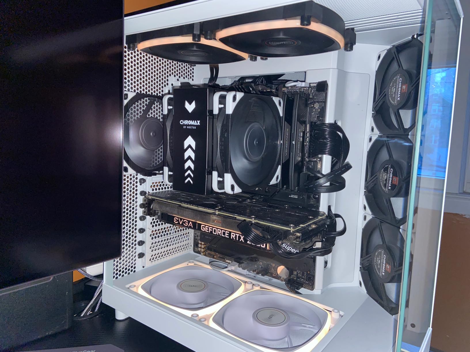NZXT H6 Flow | Compact Dual-Chamber Mid-Tower Airflow Case | Panoramic Glass Panels | High-Performance Airflow Panels | Includes 3 x 120mm Fans | Cable Management | Black customer photo 2