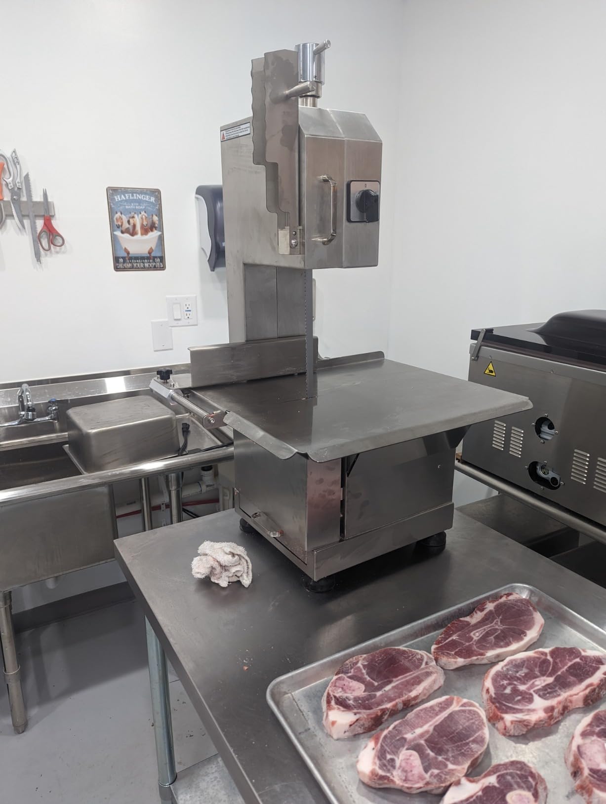 VEVOR Commercial Electric Meat Bandsaw, 2200W Stainless Steel Countertop Bone Sawing Machine, Workbeach 18.5