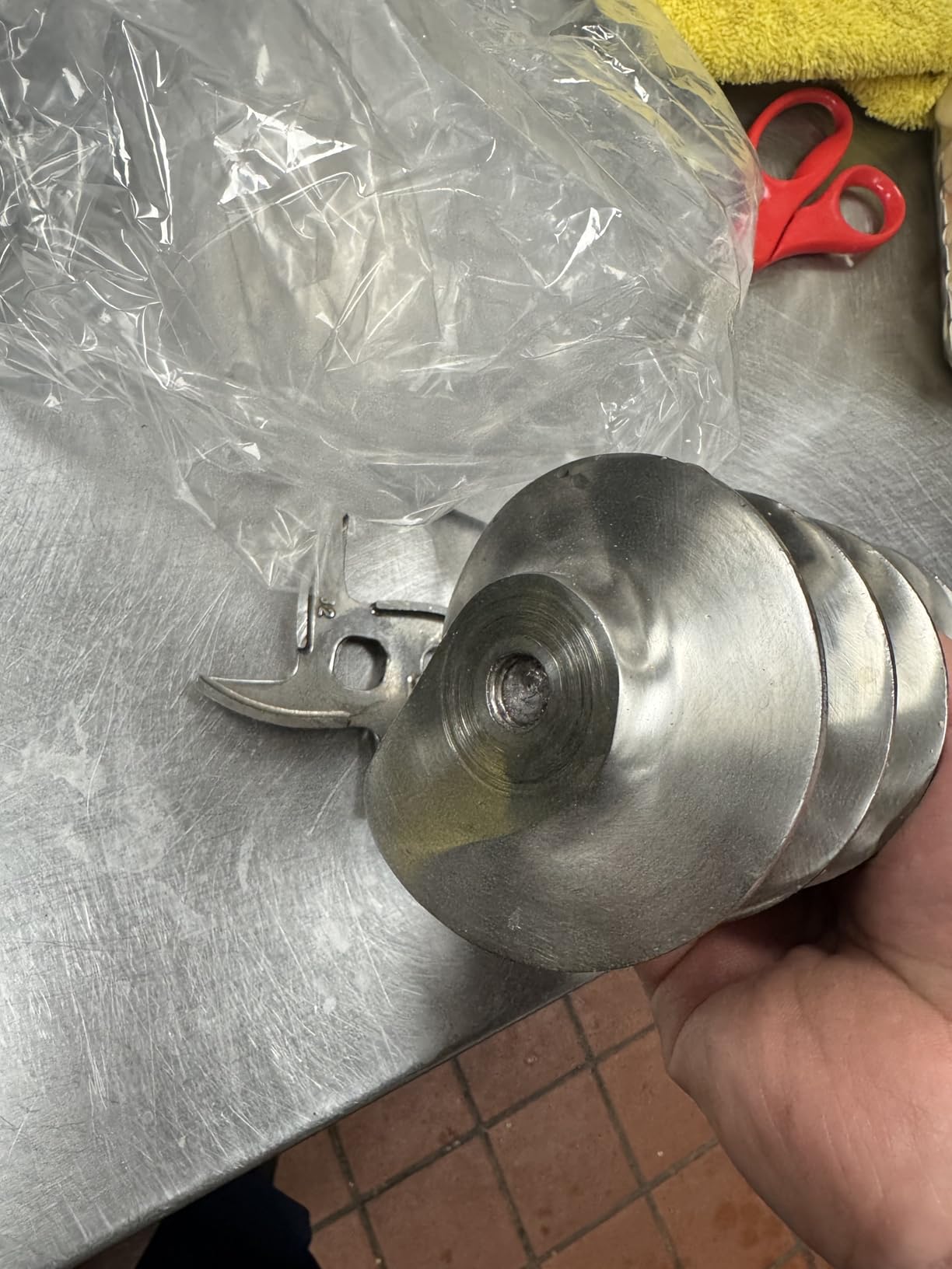 VEVOR Meat Grinder, 992 Lb/H Capacity, 1100W (4600W MAX) Industrial Meat Mincer w/ 2 Blade, 3 Grinding Plates, Sausage Maker & Kubbe Kit Carbon Steel Commercial Meat Grinder, ETL Listed customer photo 1